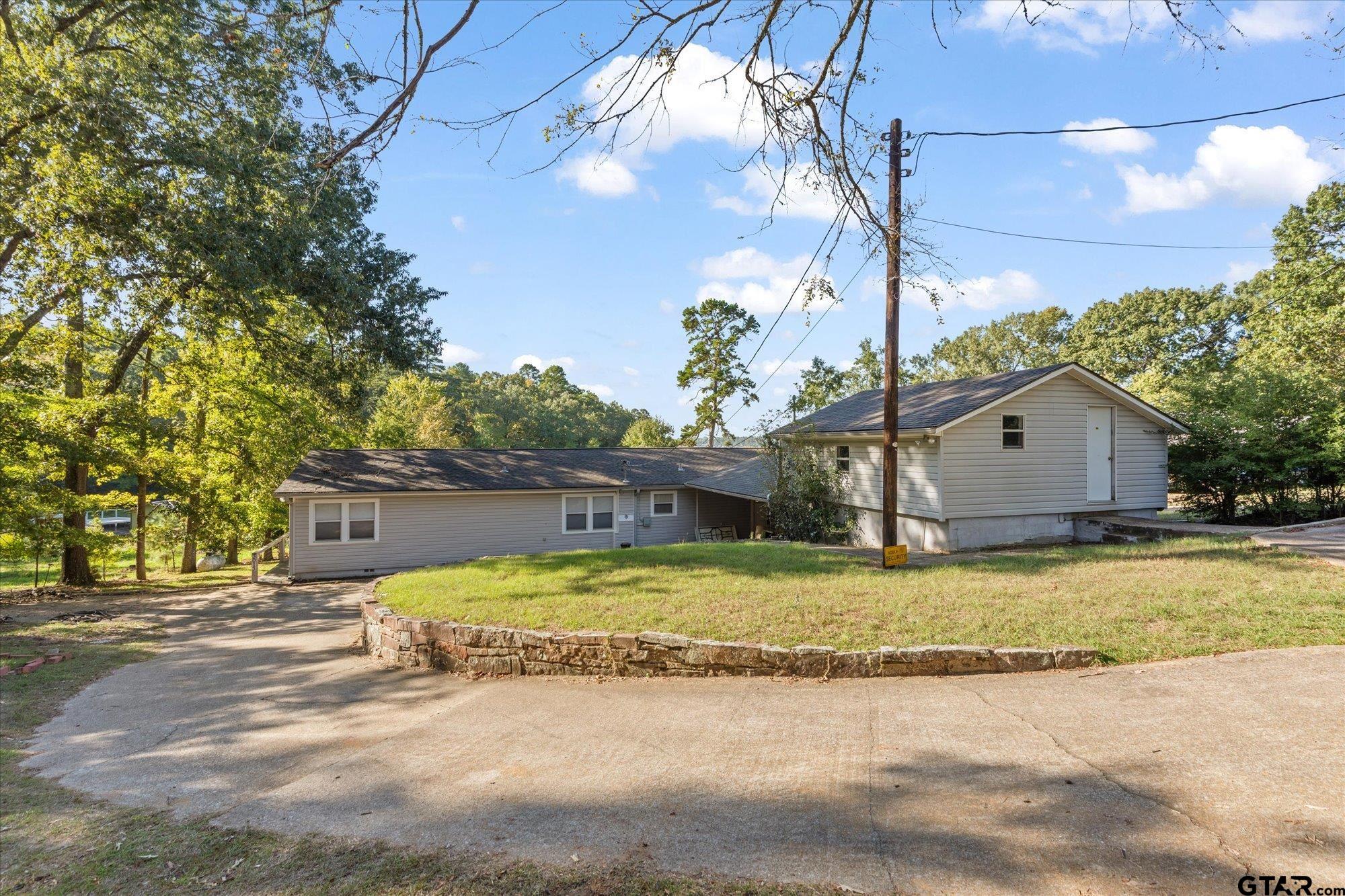 3013 E Lake Dr
