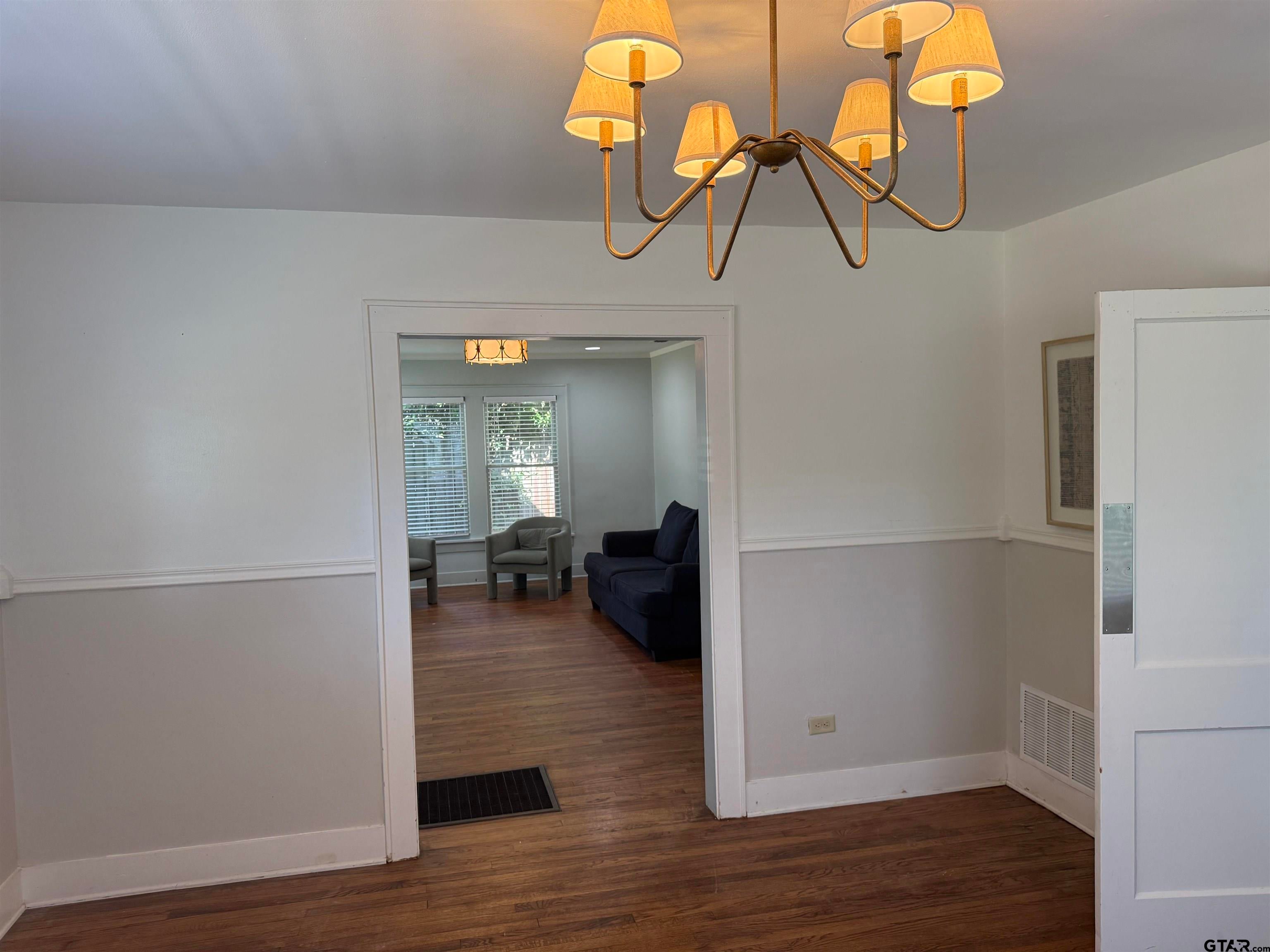 606 W Dobbs