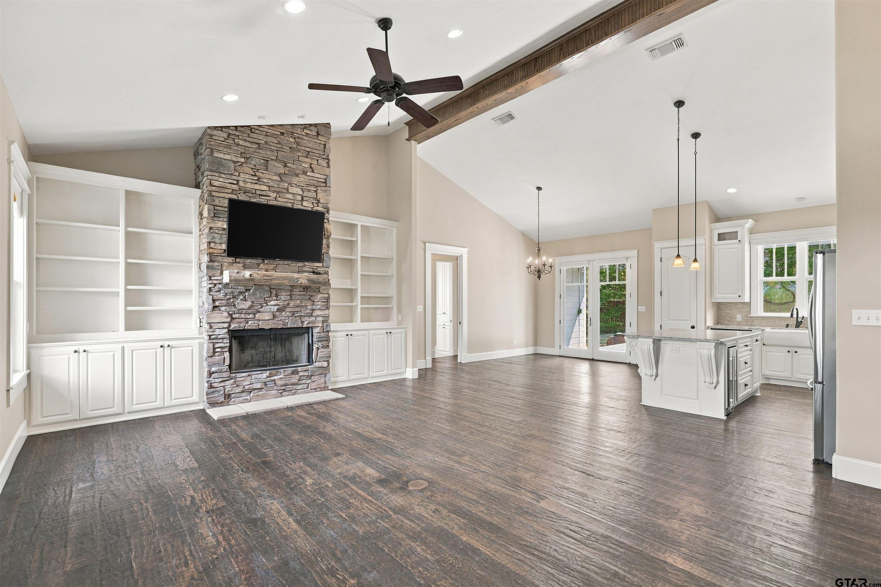 112 E Elmwood Dr