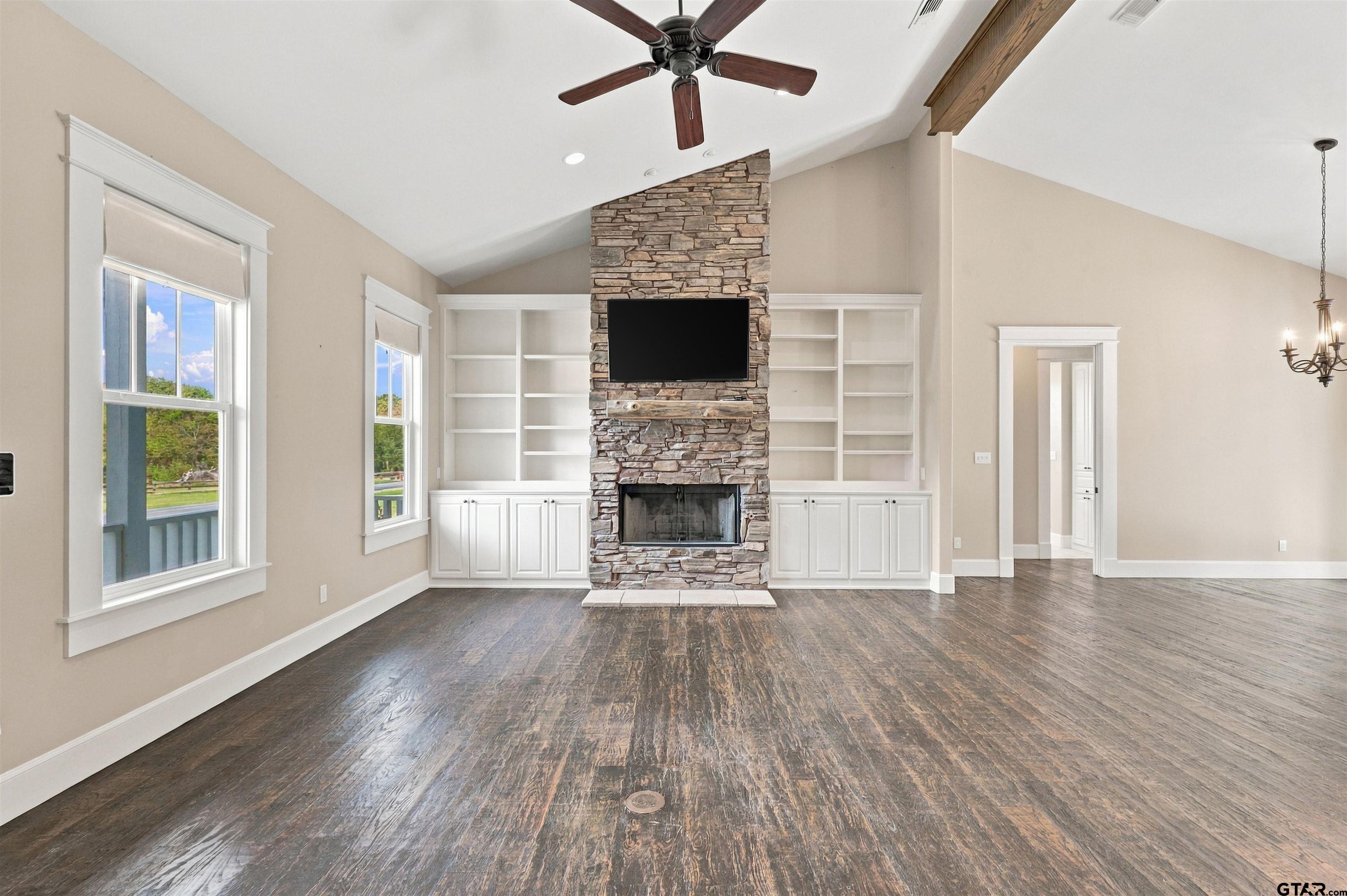 112 E Elmwood Dr