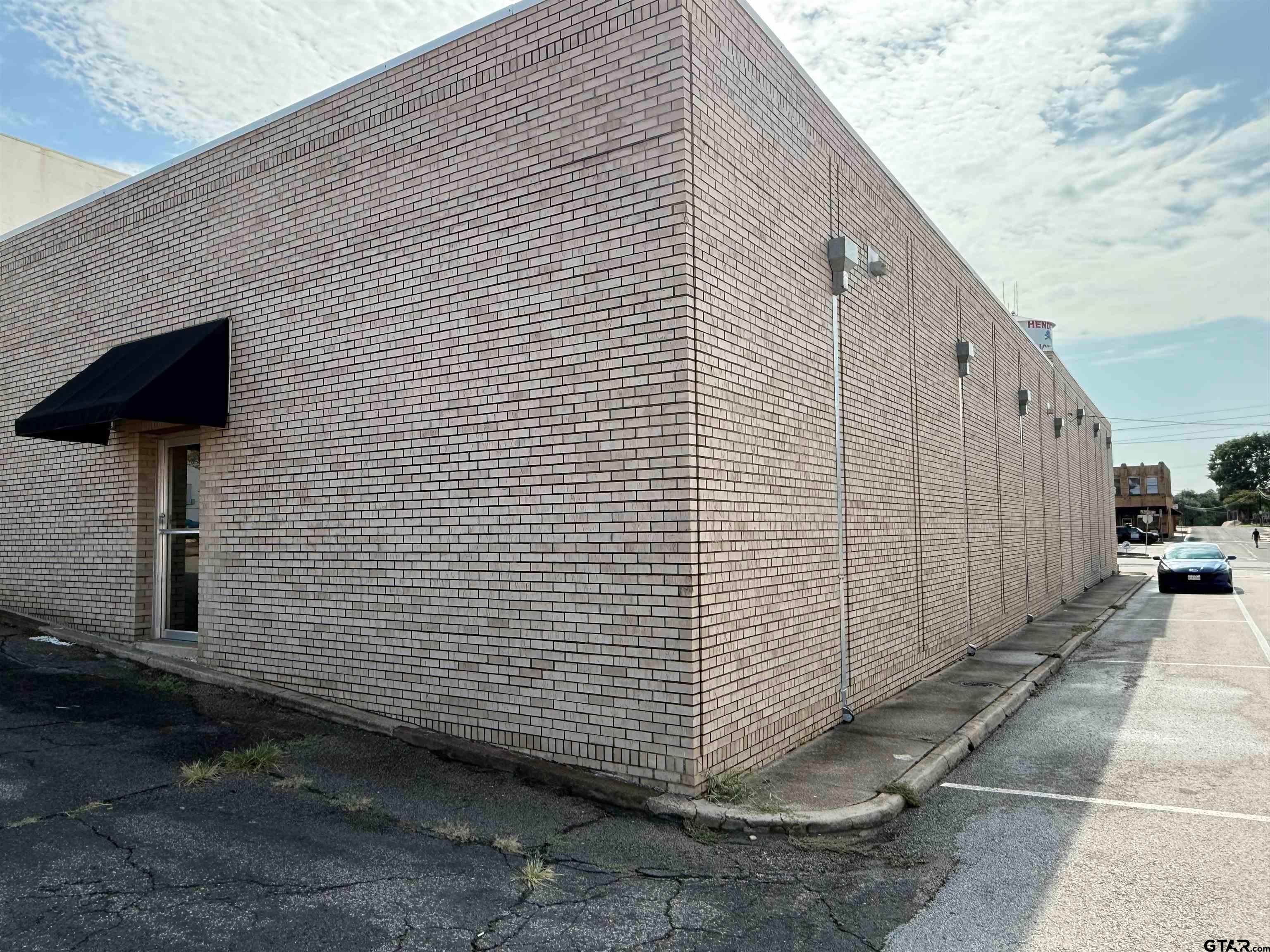 110 N Main St