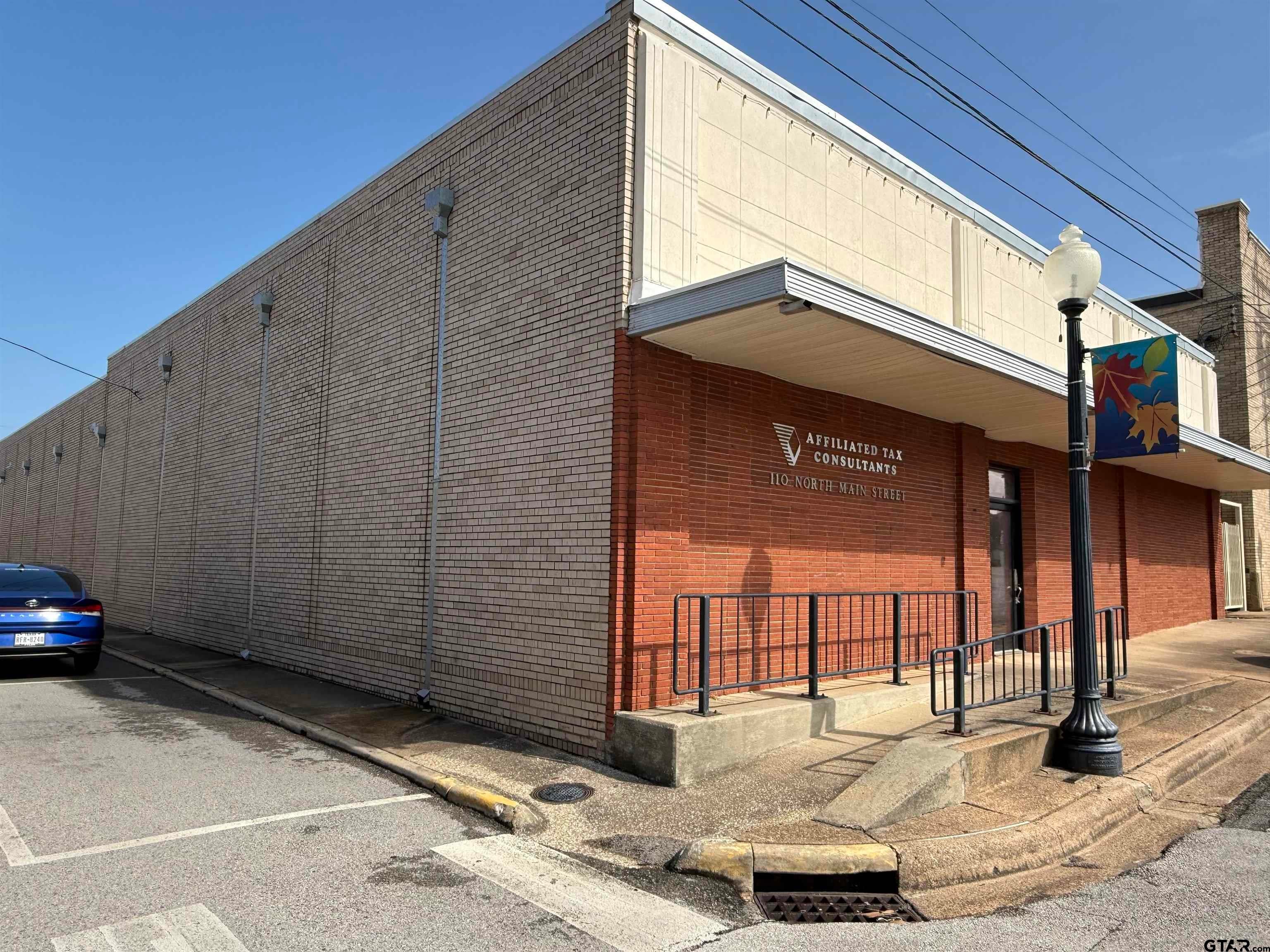 110 N Main St