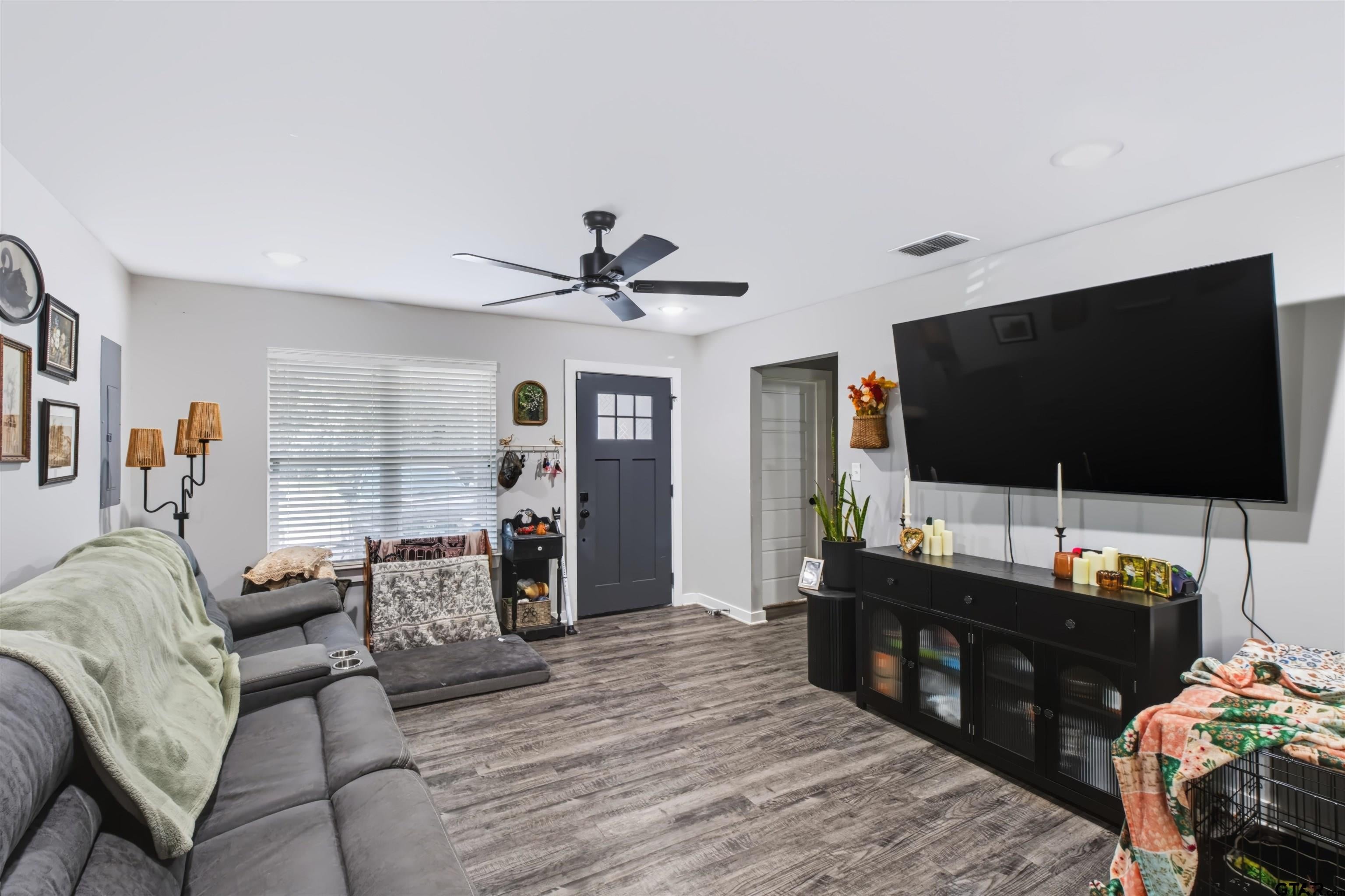 107 E Magnolia