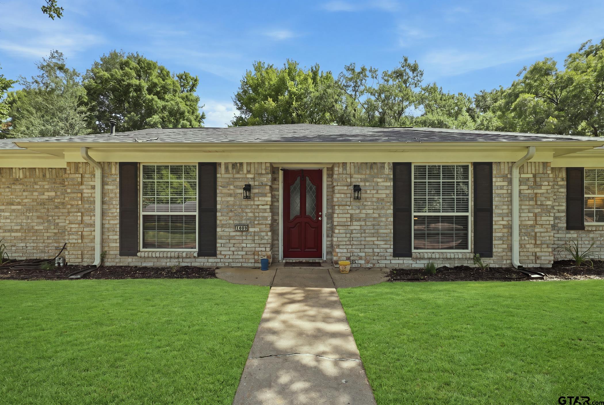 1609 Greenway