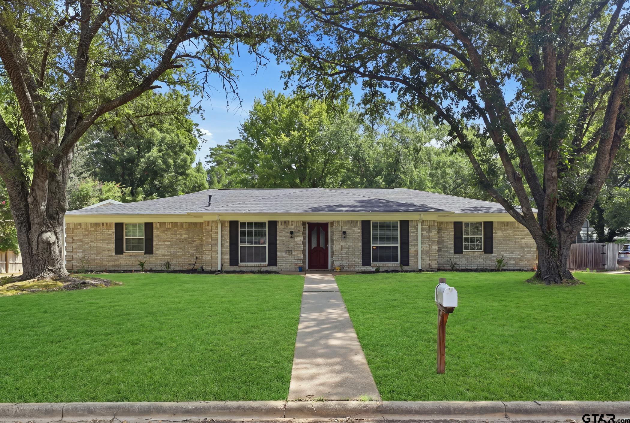 1609 Greenway