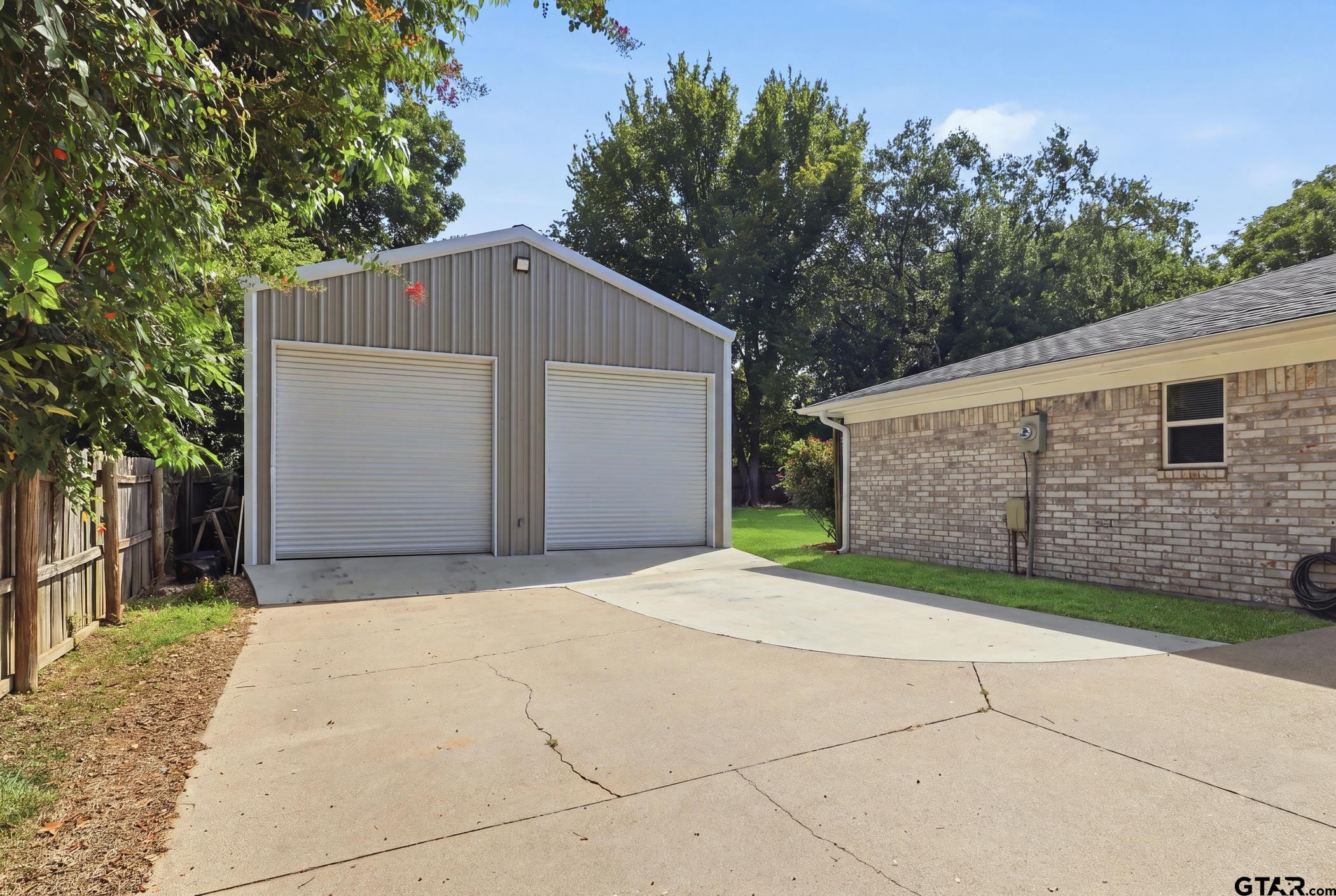 1609 Greenway