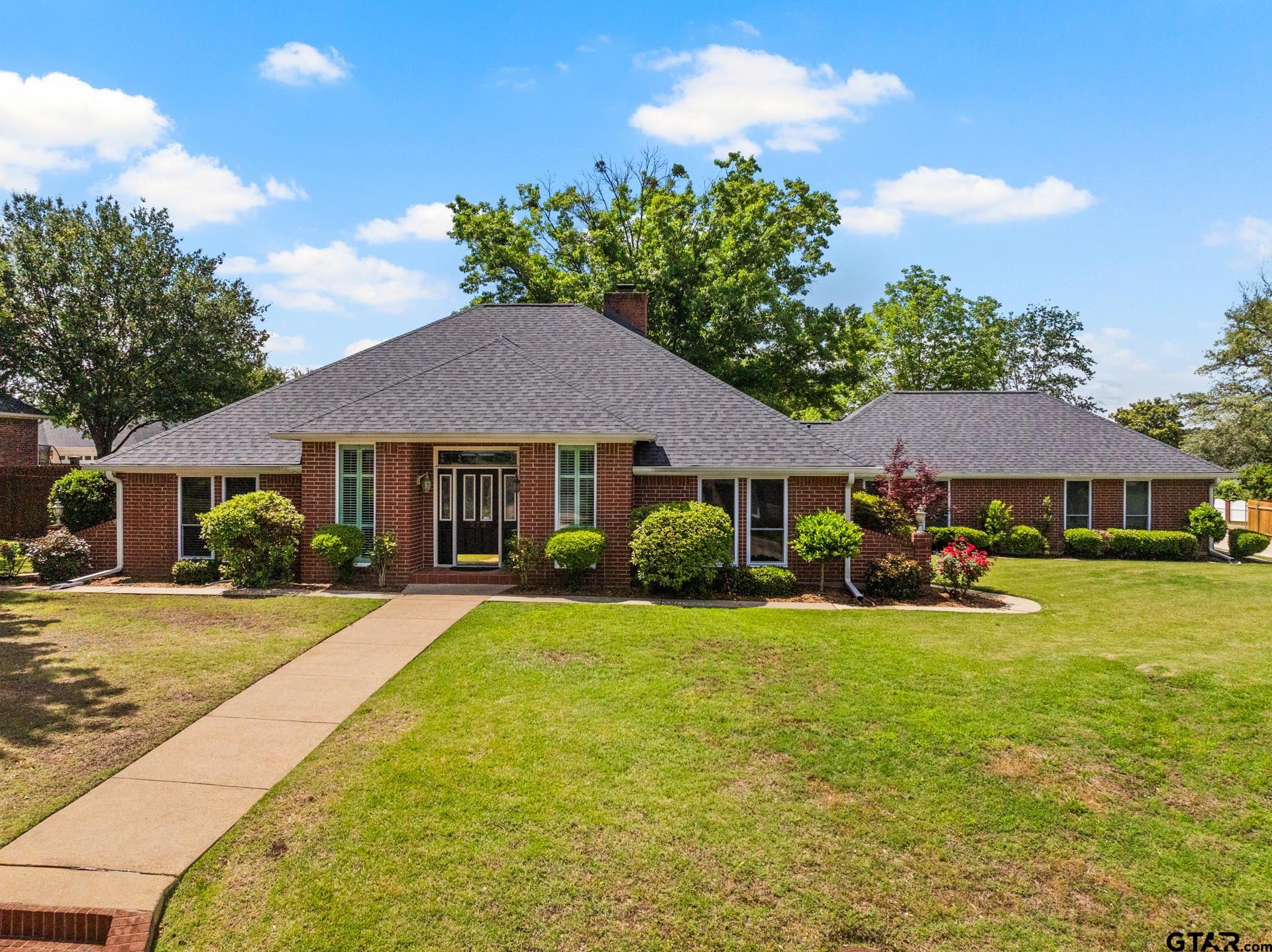 212 Turnberry Circle
