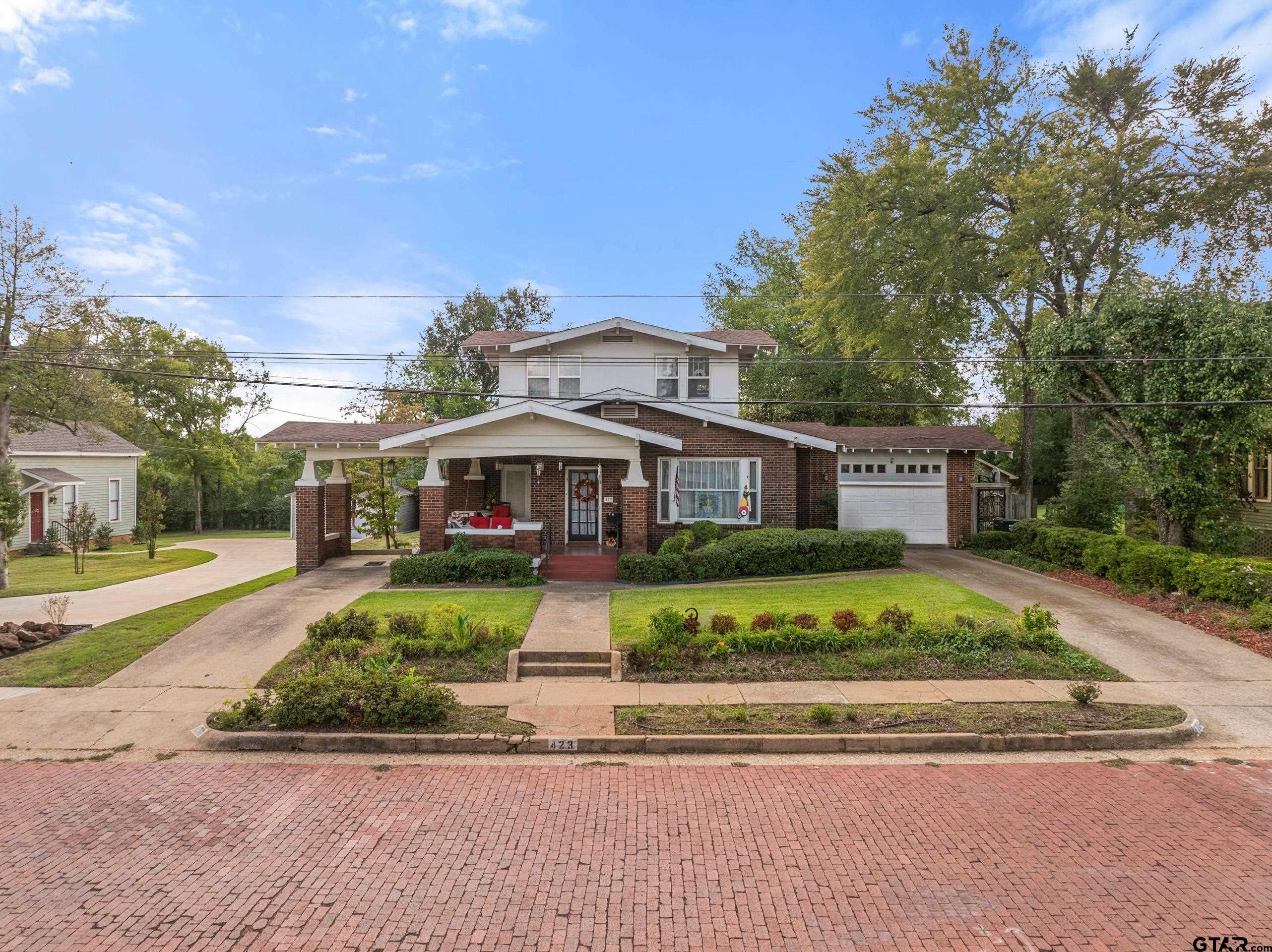 423 E Charnwood