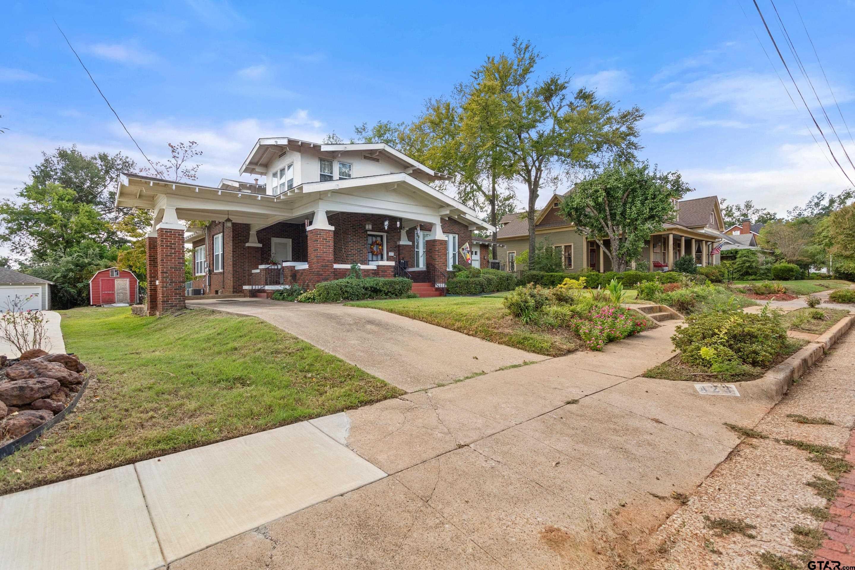 423 E Charnwood