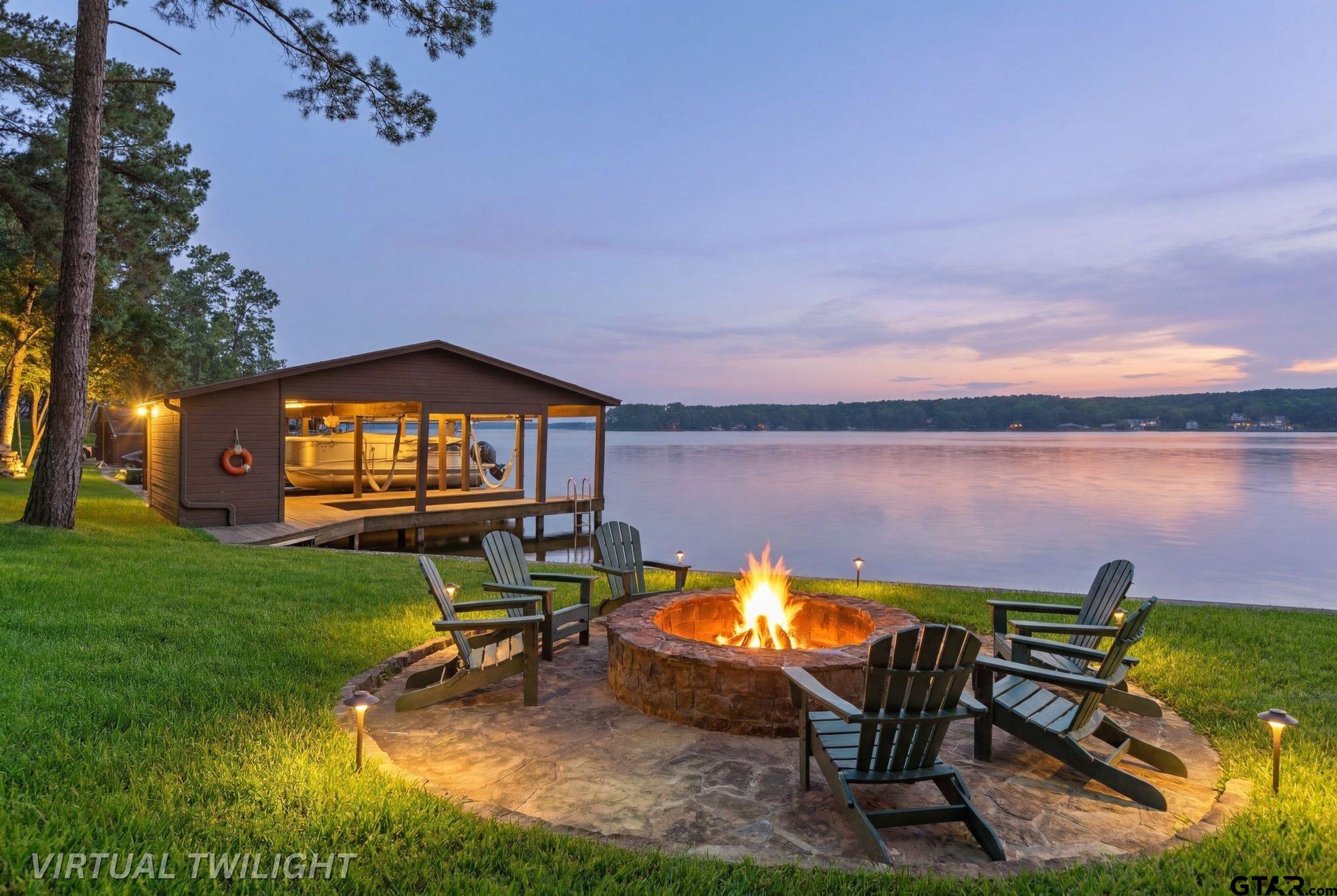 400 Windy Point Dr