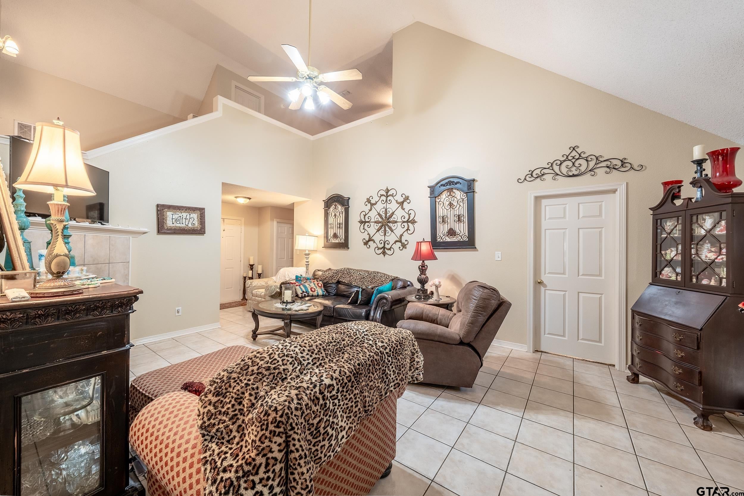 407 Fourth St. Unit 327 & 329
