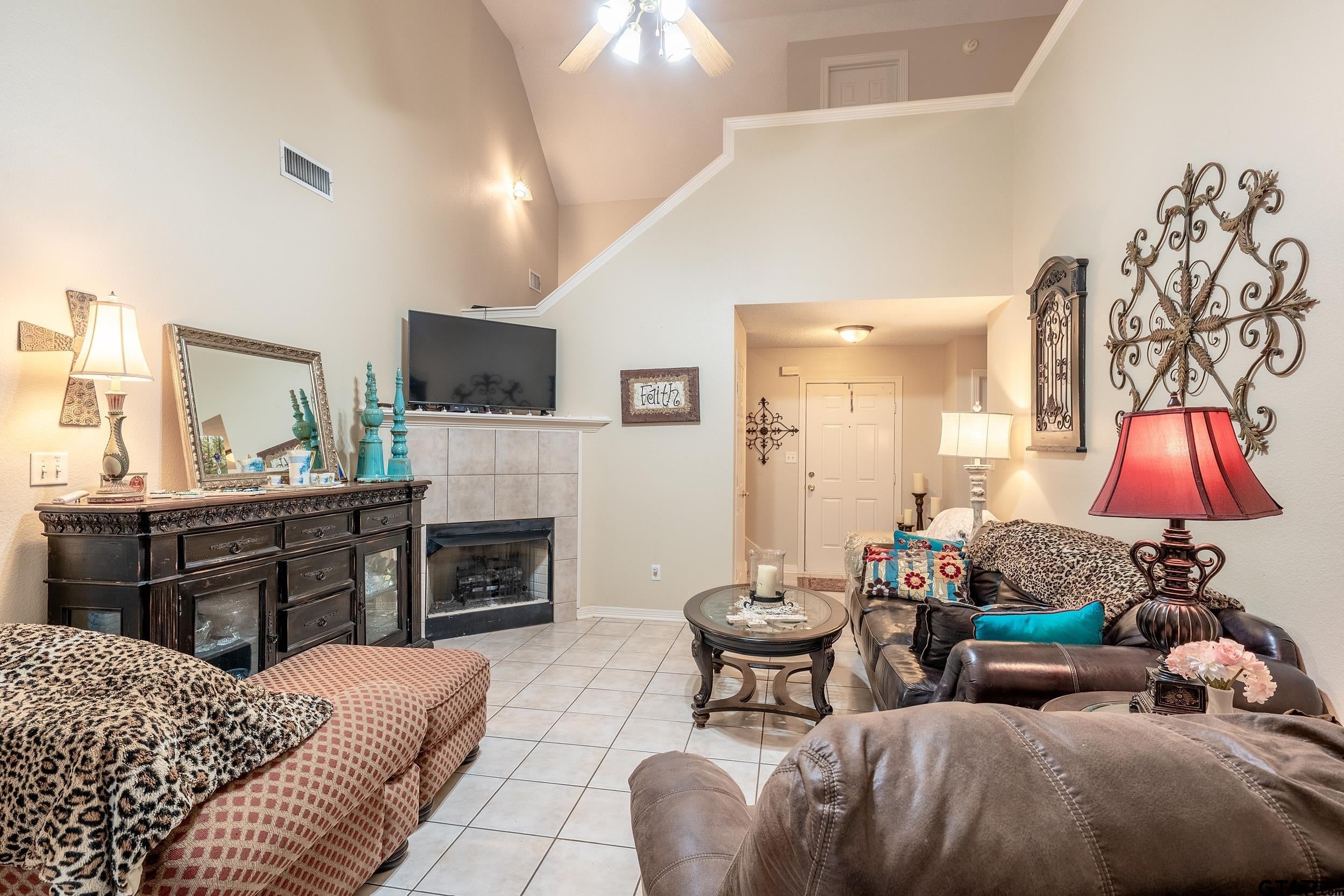 407 Fourth St. Unit 327 & 329