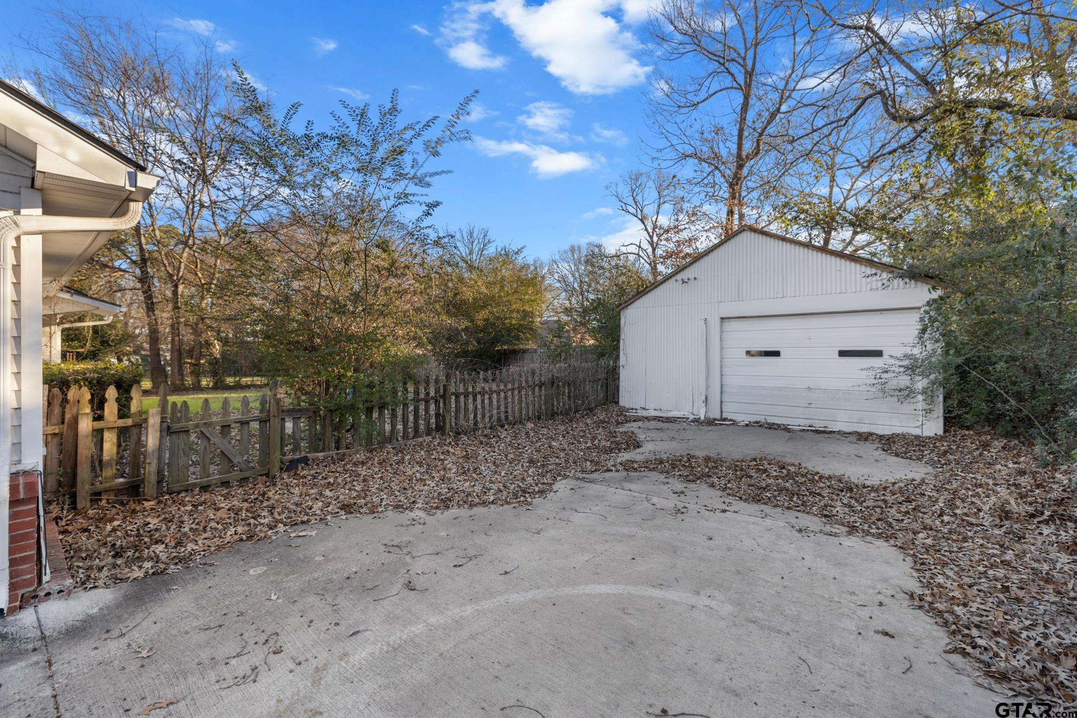 280 Dickard St