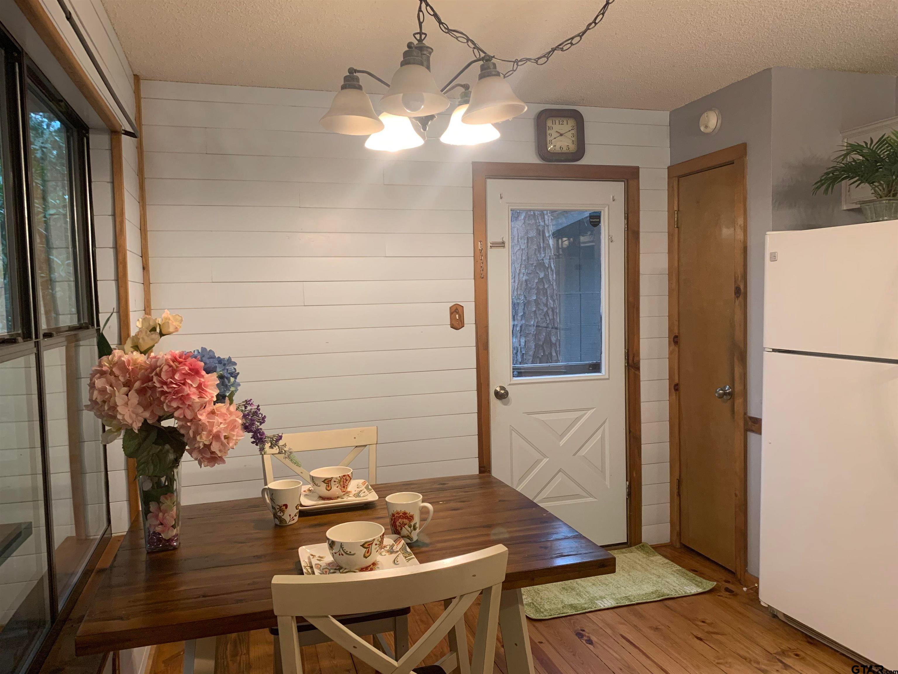 1042 Winding Trail