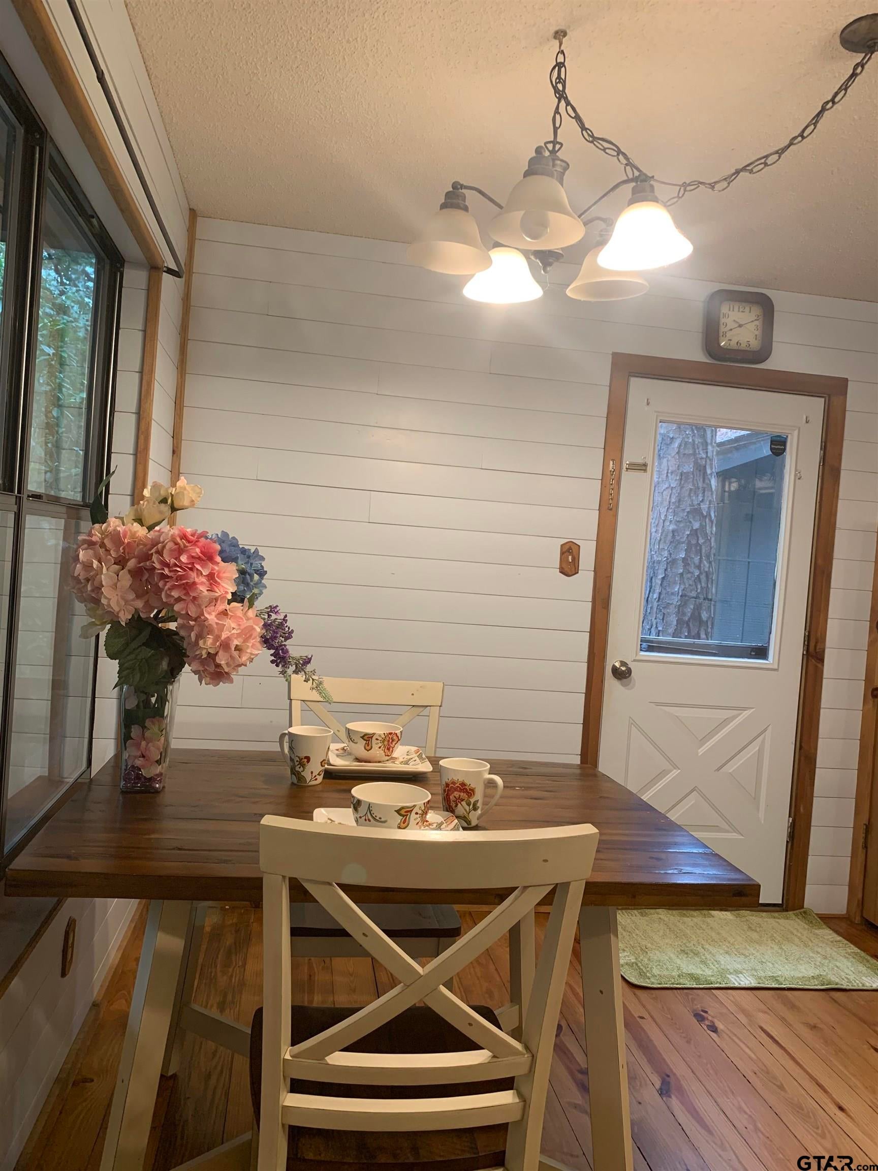 1042 Winding Trail