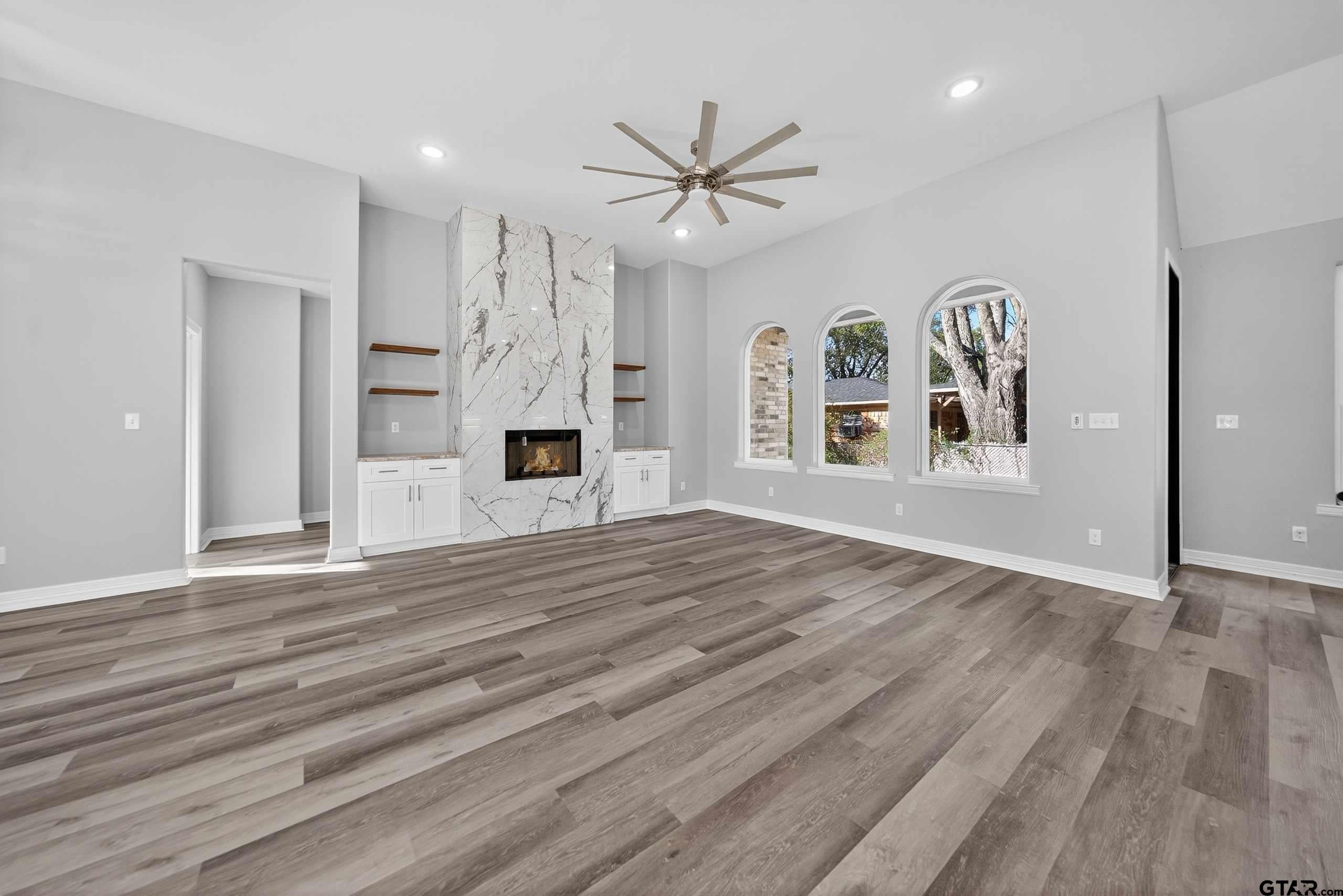 105 Maxine St