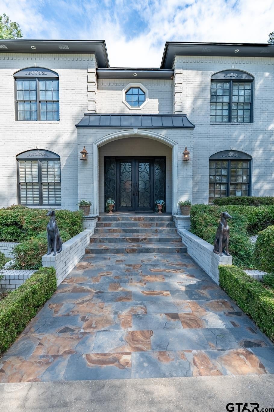 1520 Clubview Dr