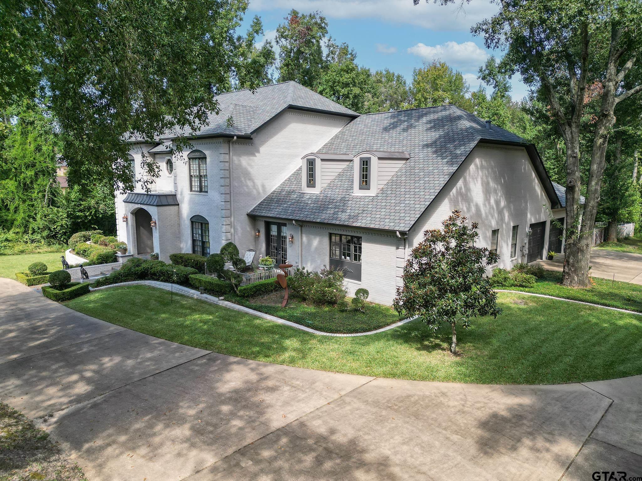 1520 Clubview Dr