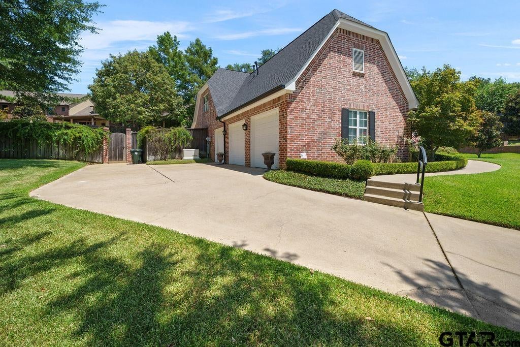7637 Light Horse Ct