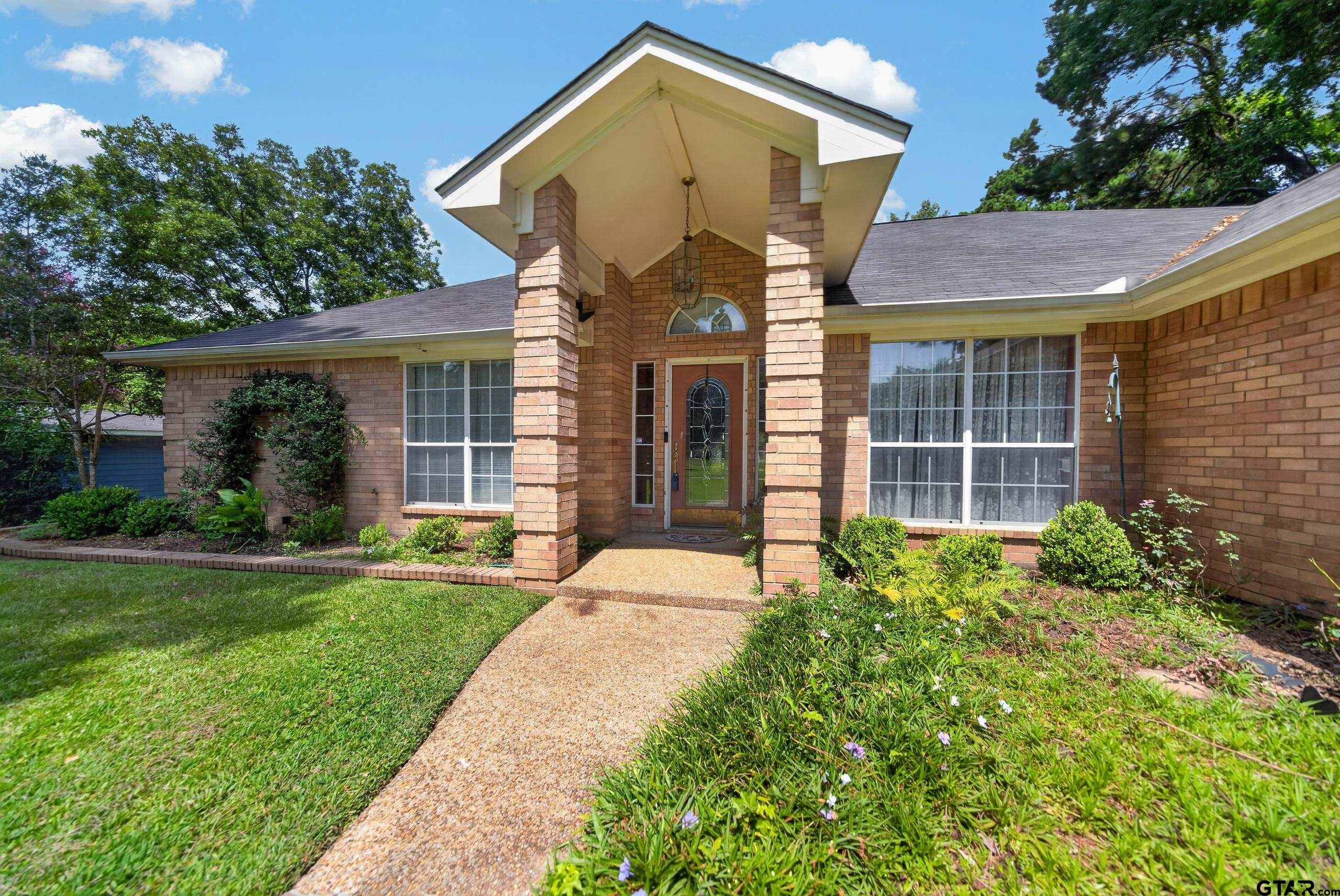 18012 W Lakeview Dr