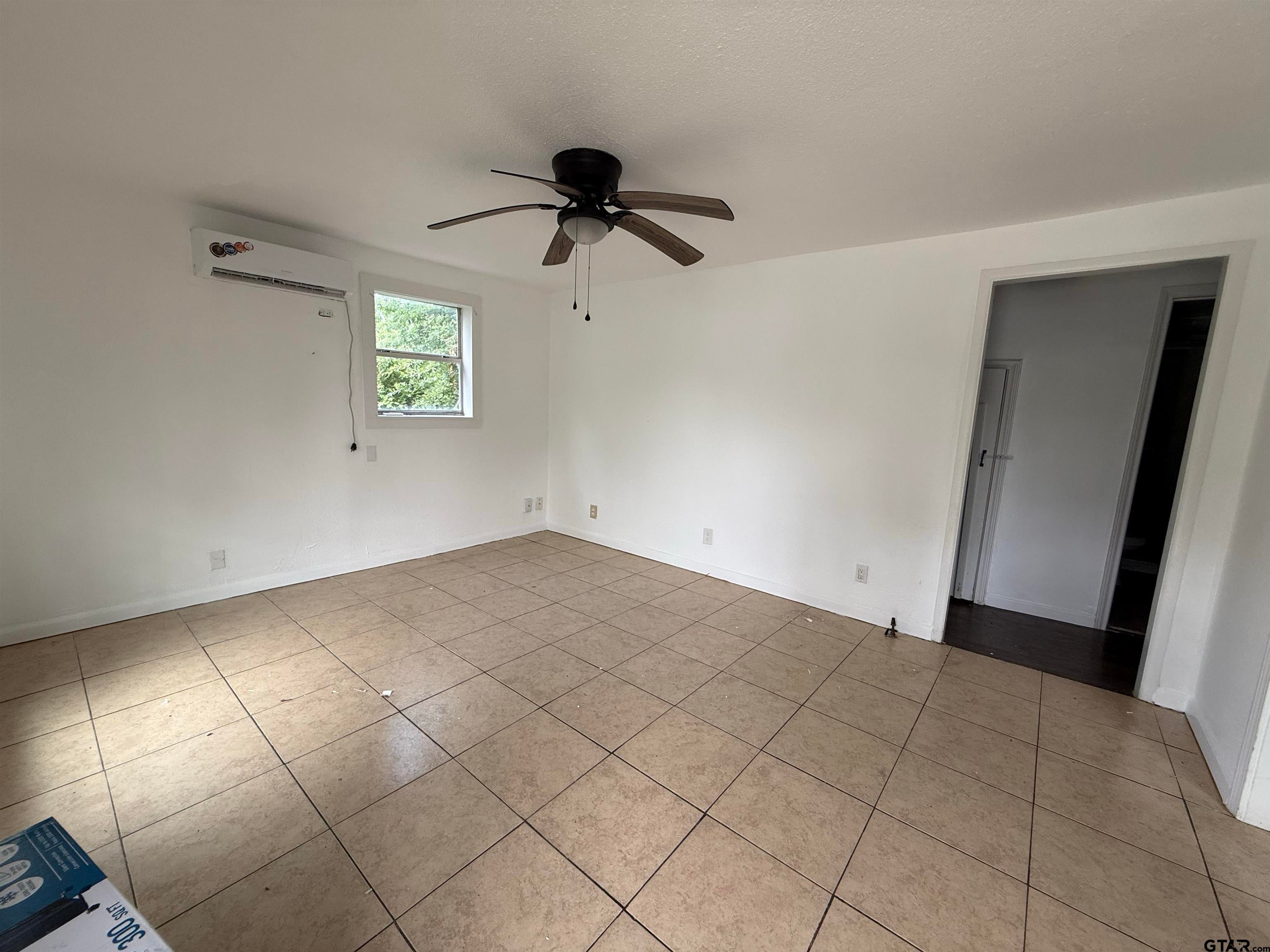 812 W 26th