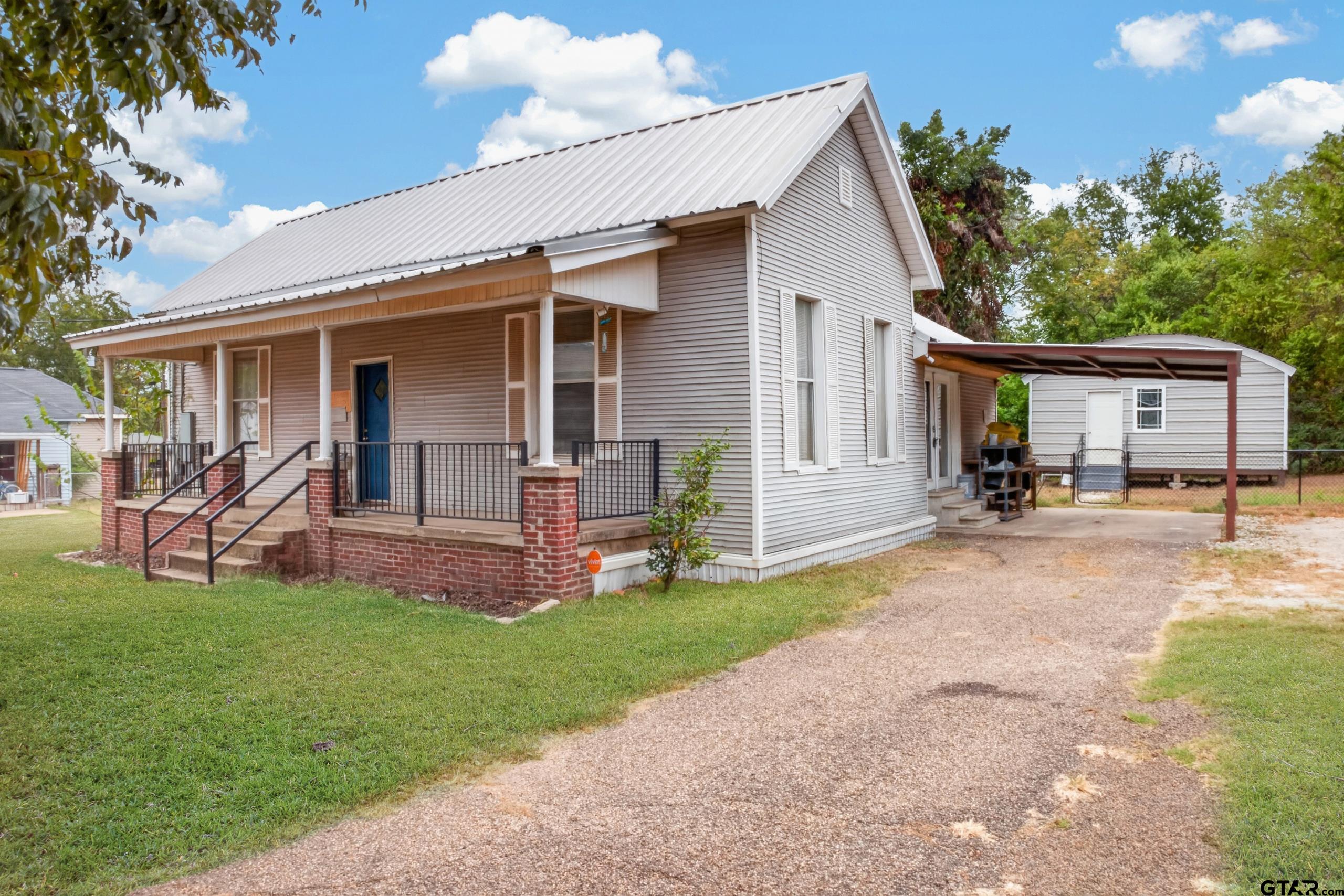 102 Poplar St.
