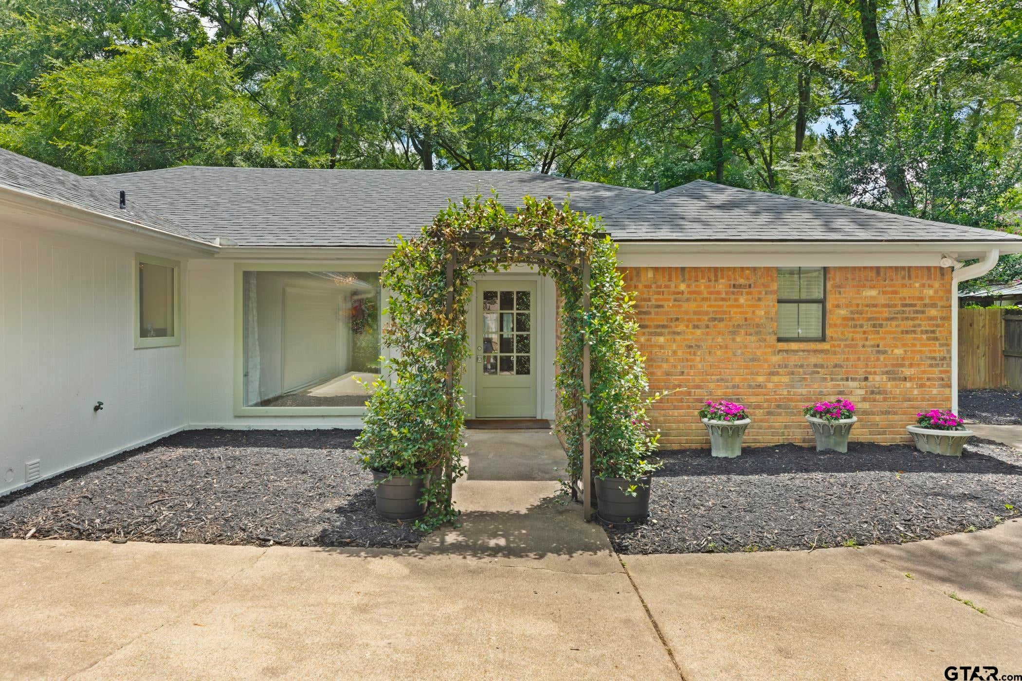 1743 Barbara Ct