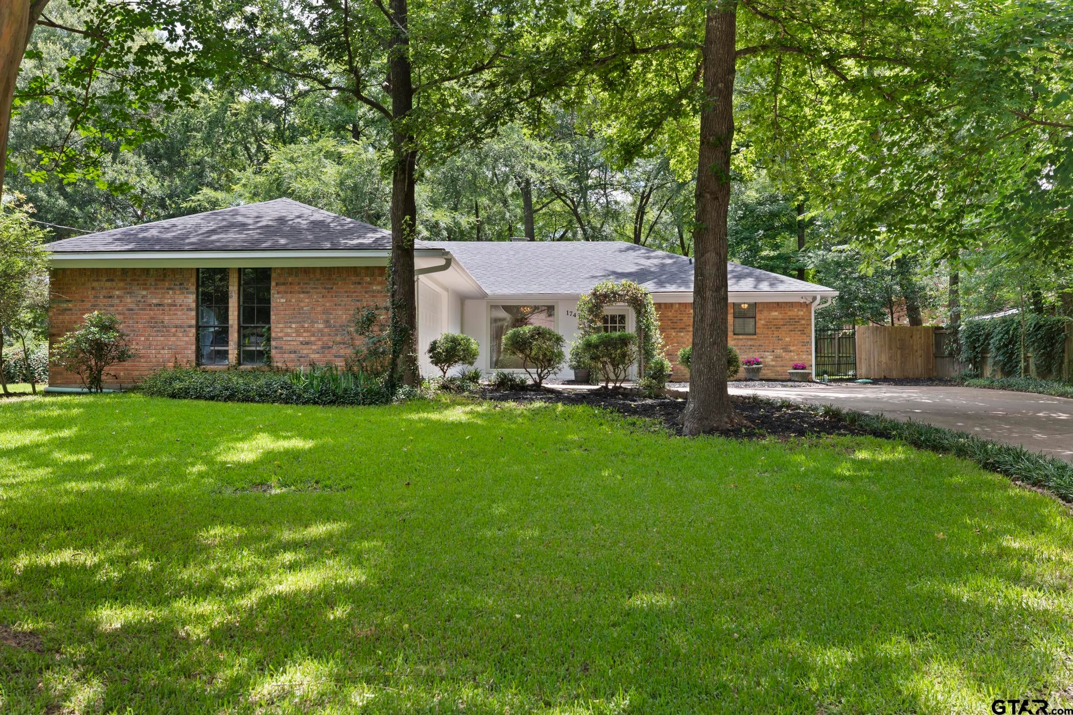 1743 Barbara Ct
