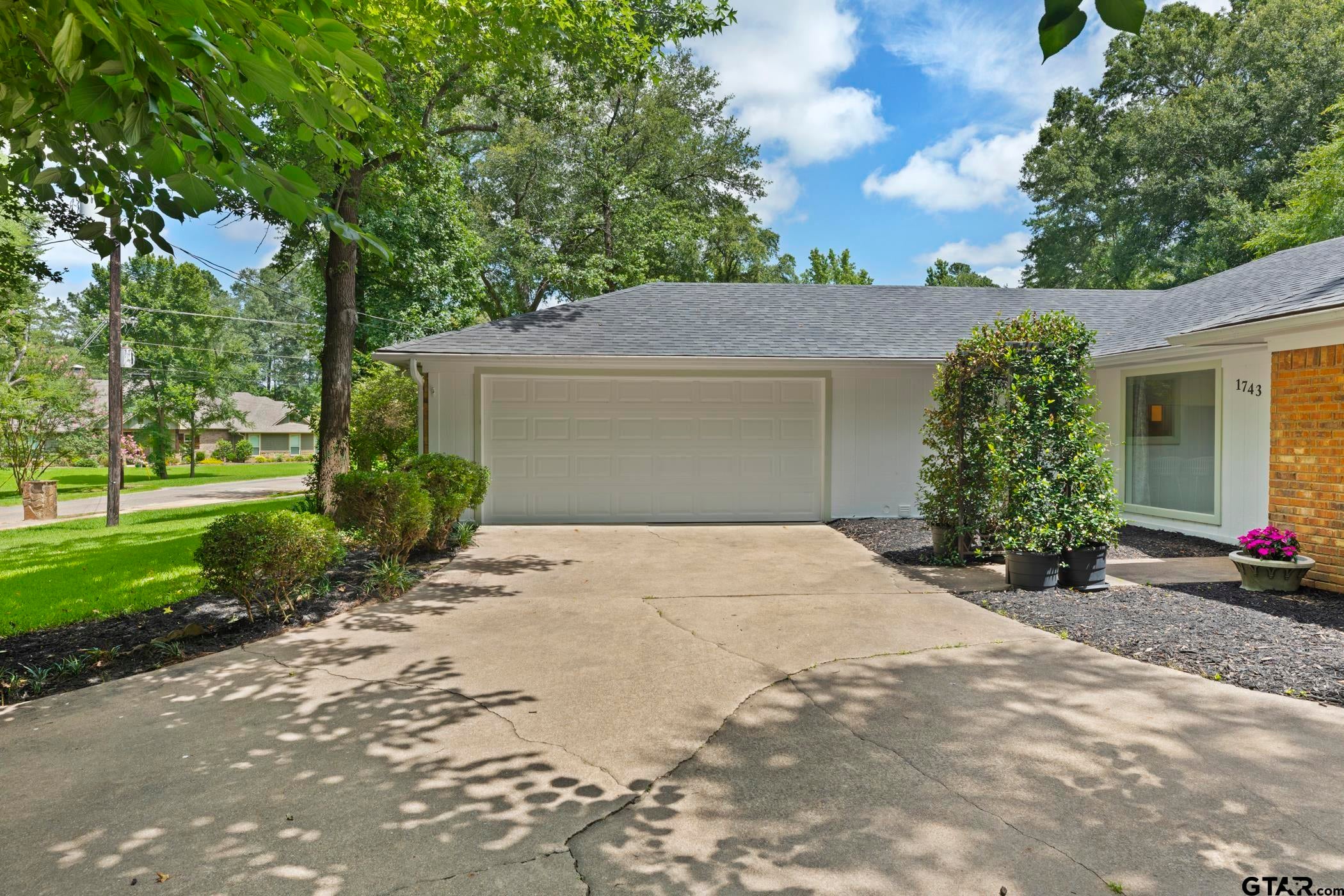1743 Barbara Ct