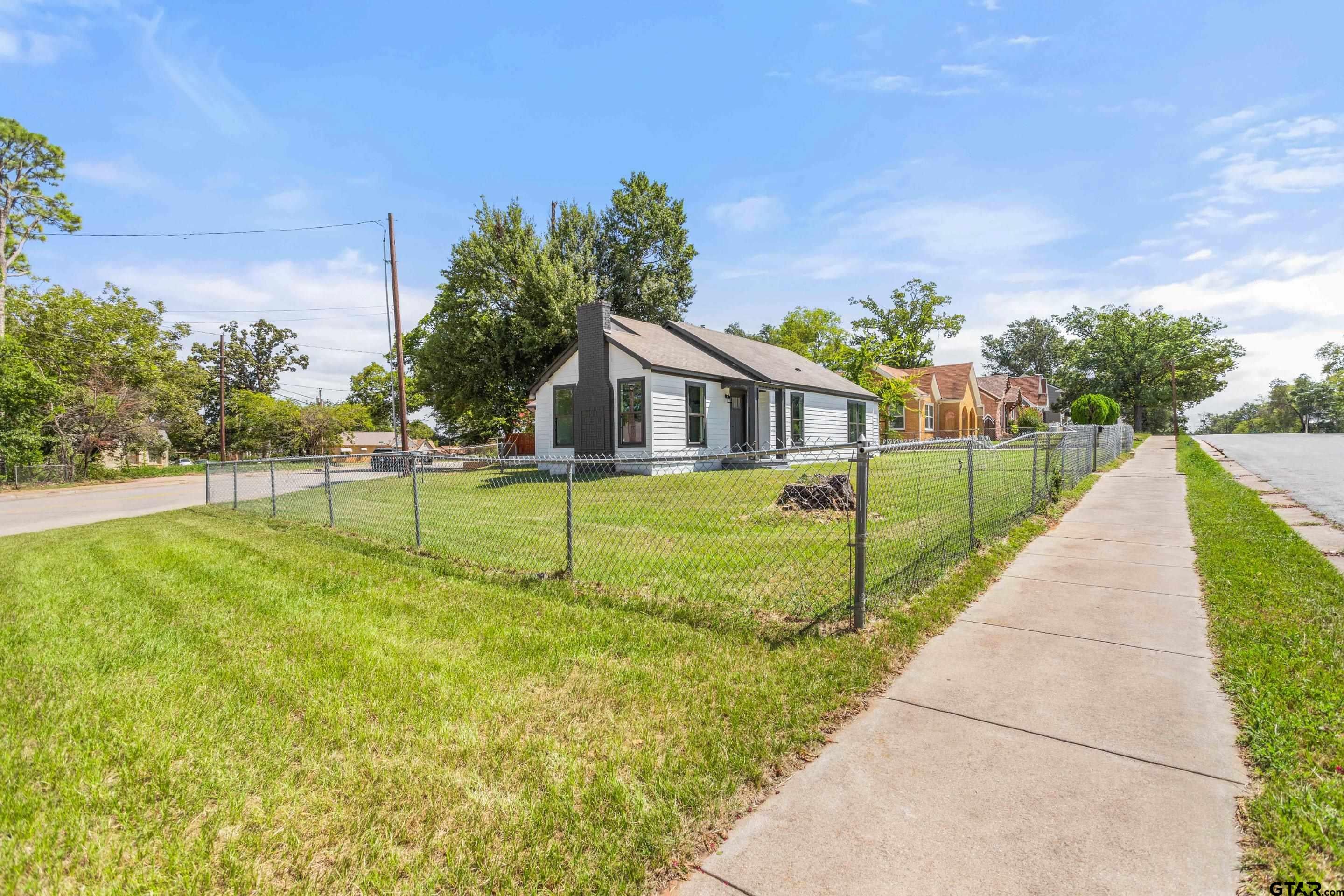 1221 Mockingbird Lane