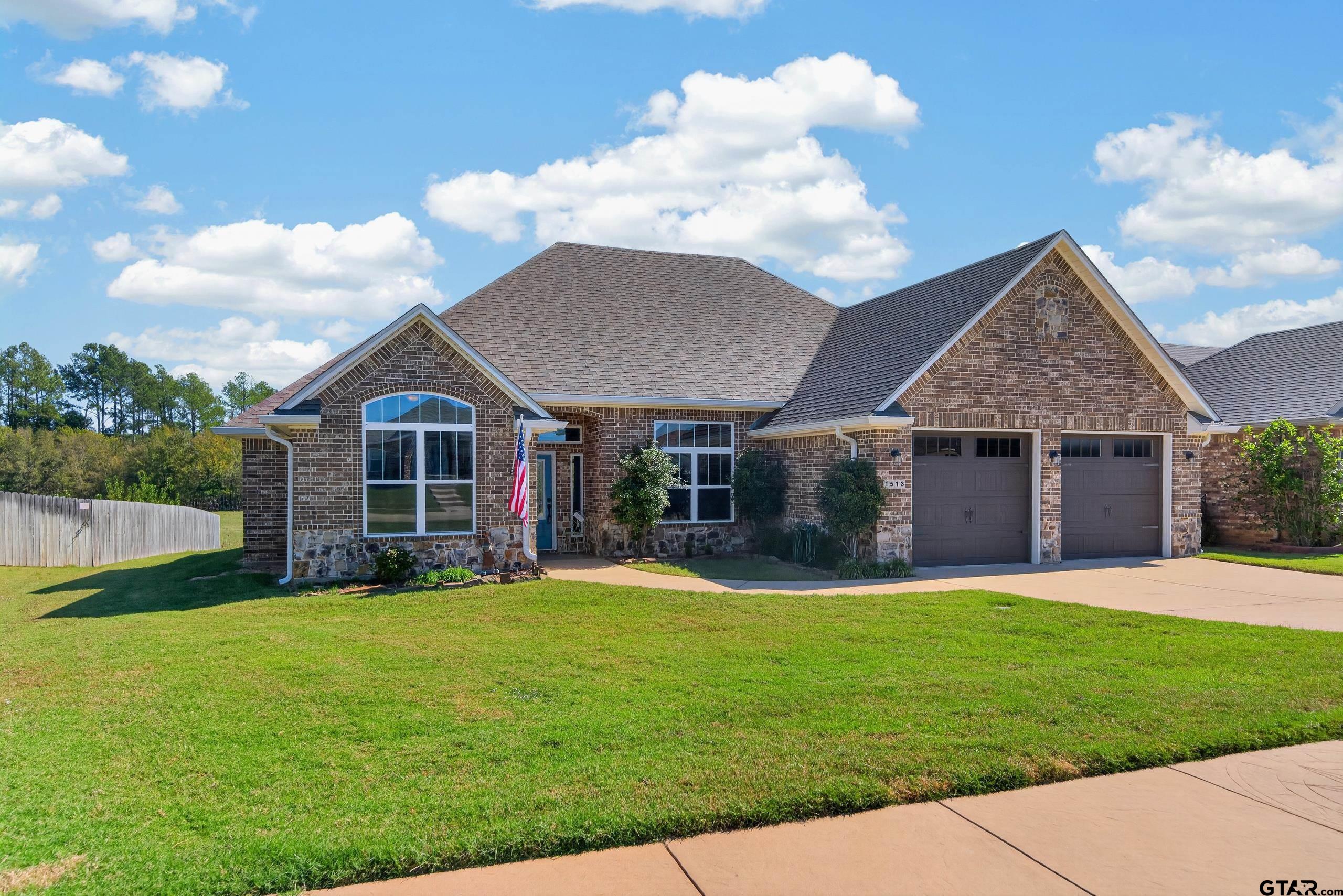 1513 White Bear Trl