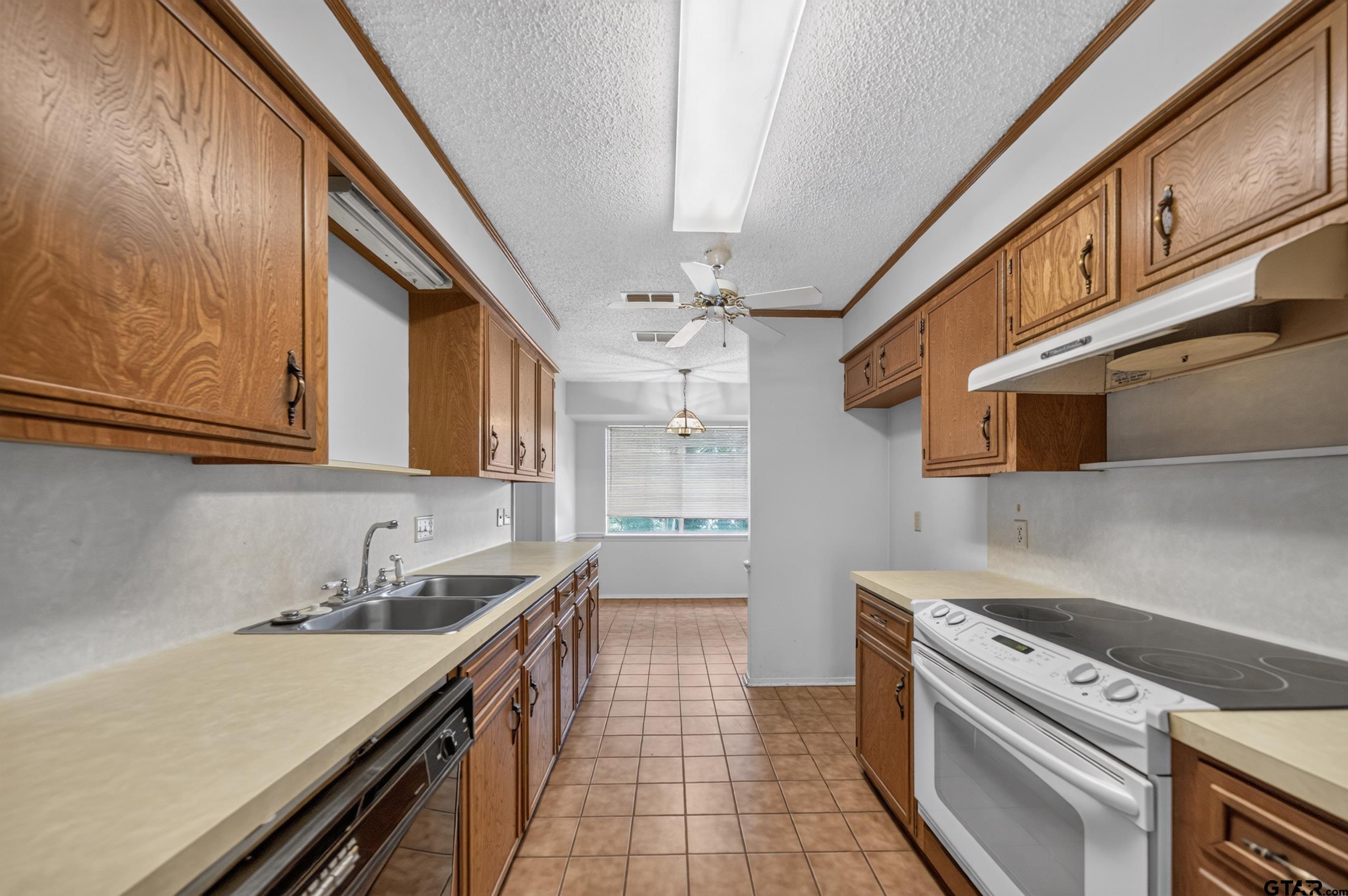 6701 Vivian Ct