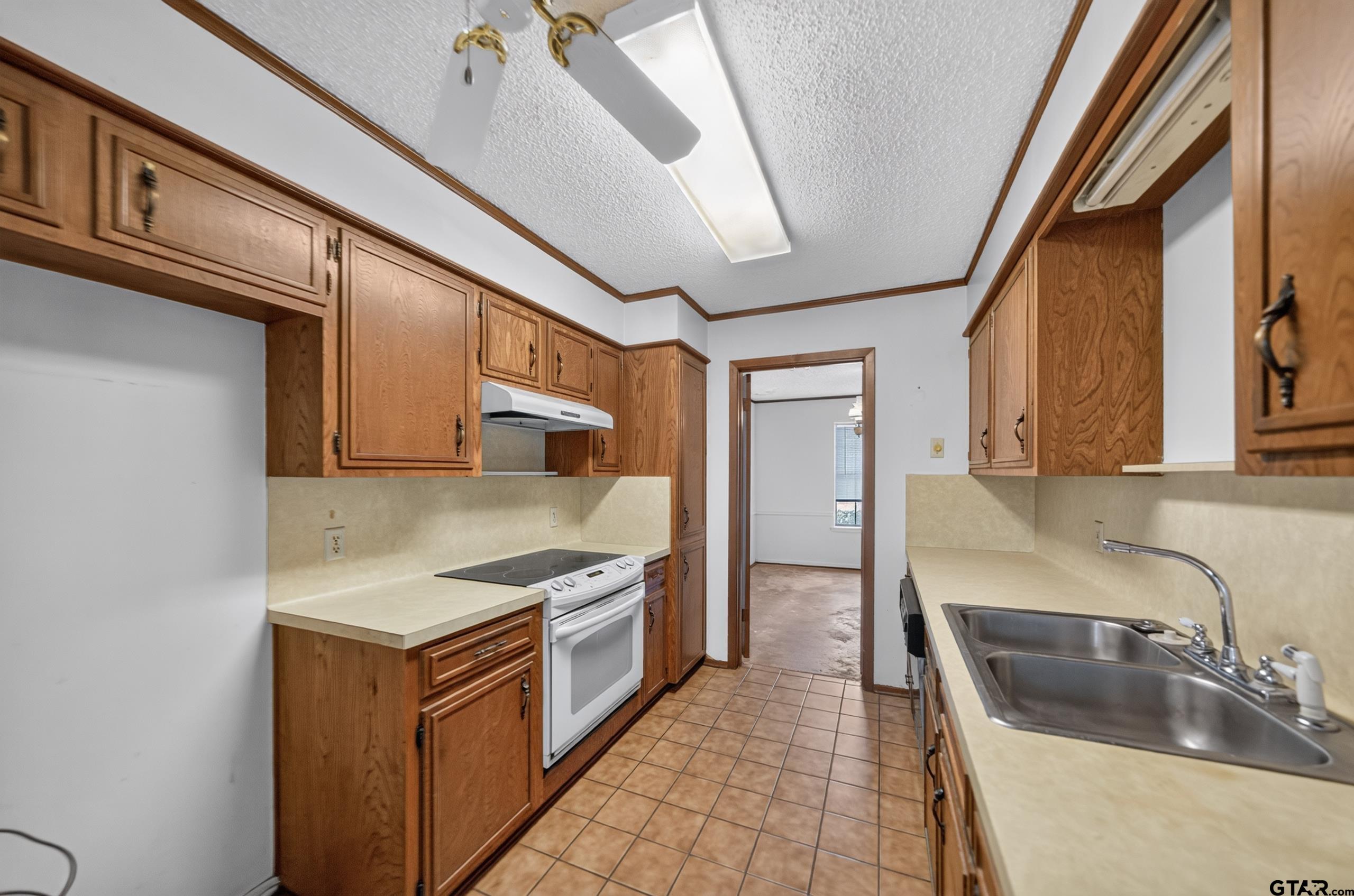 6701 Vivian Ct