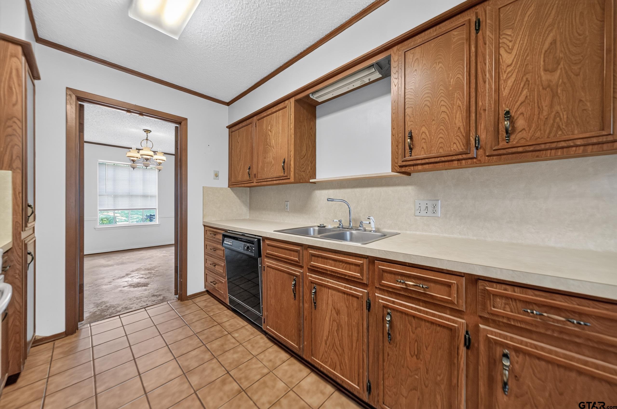 6701 Vivian Ct