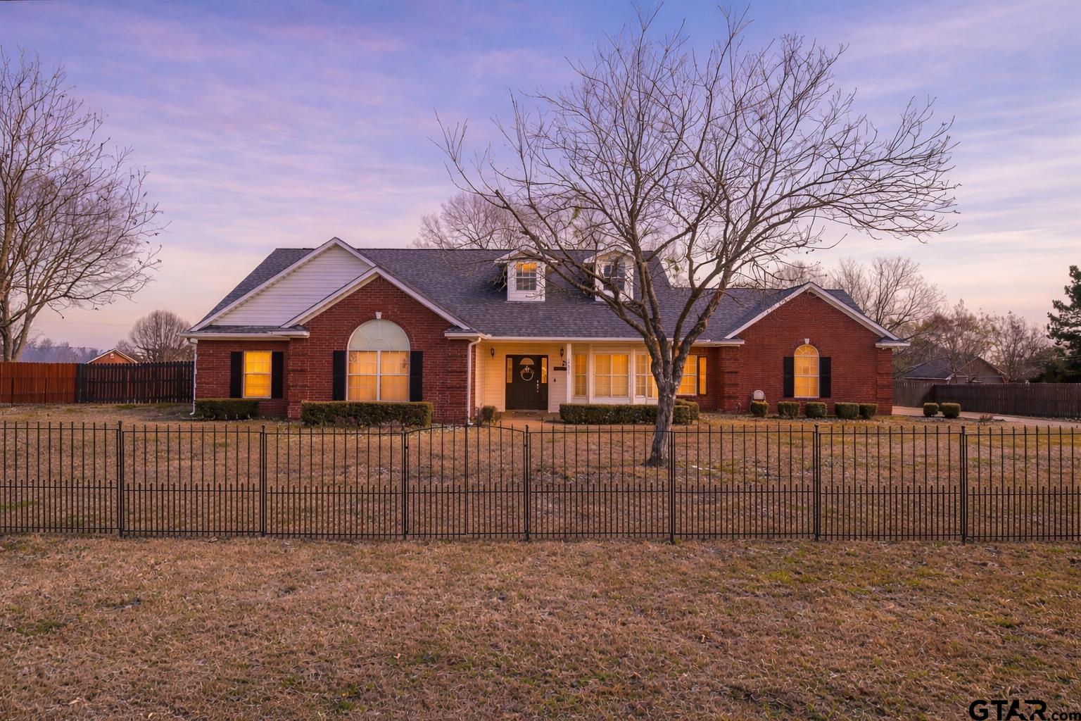 10624 Russell DR