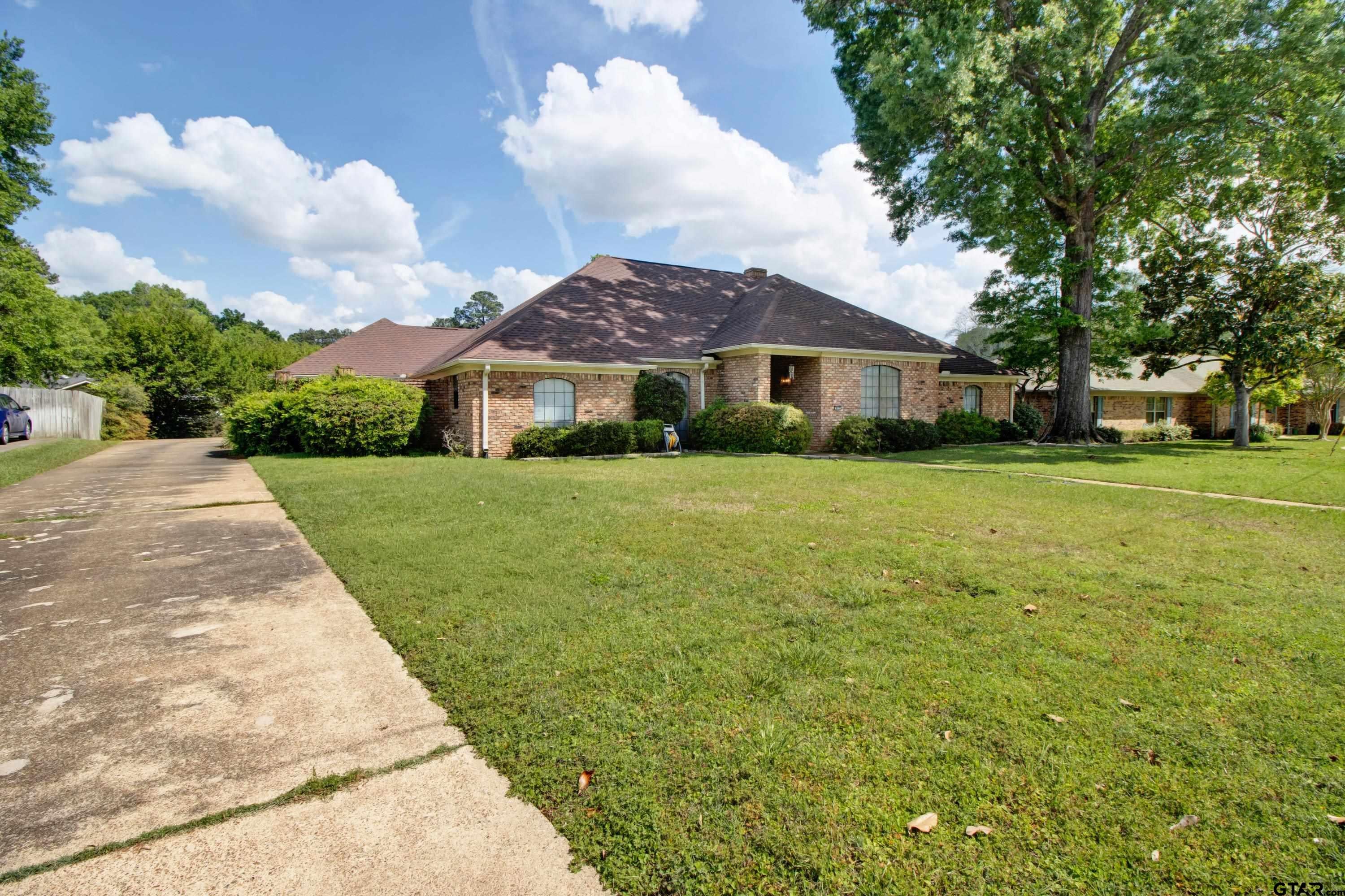 902 Kingsbury Court
