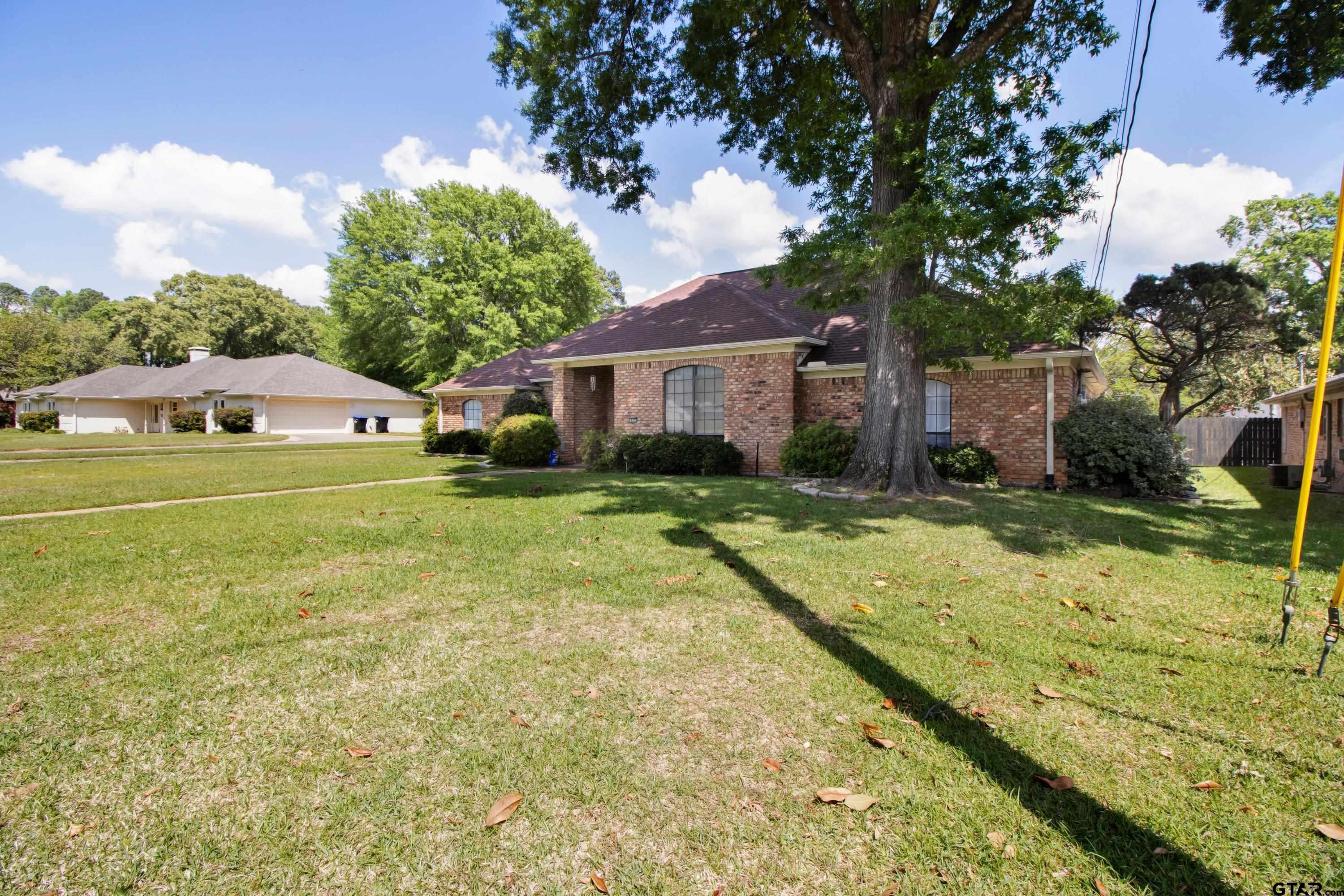 902 Kingsbury Court