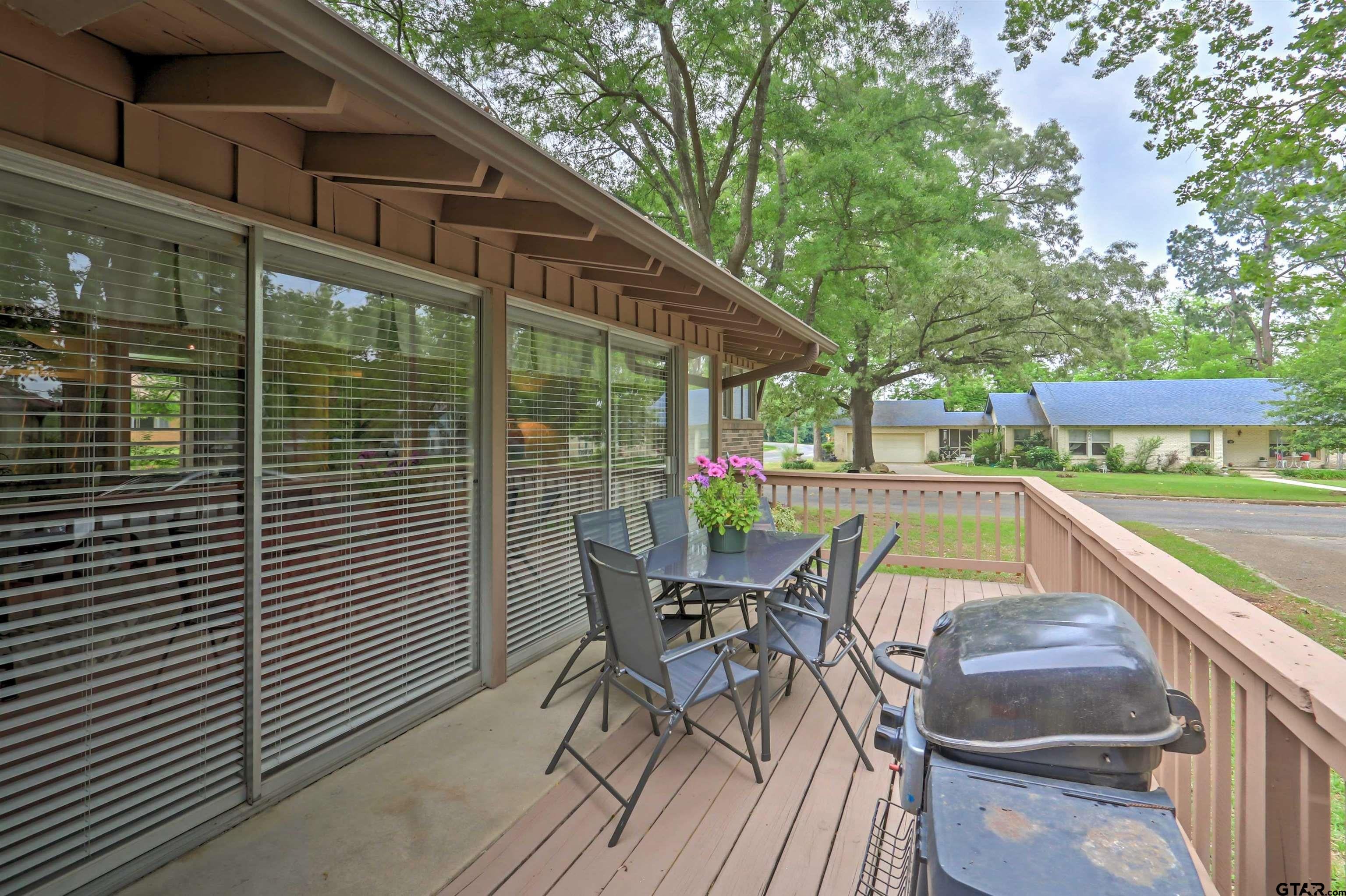 306 E Pine