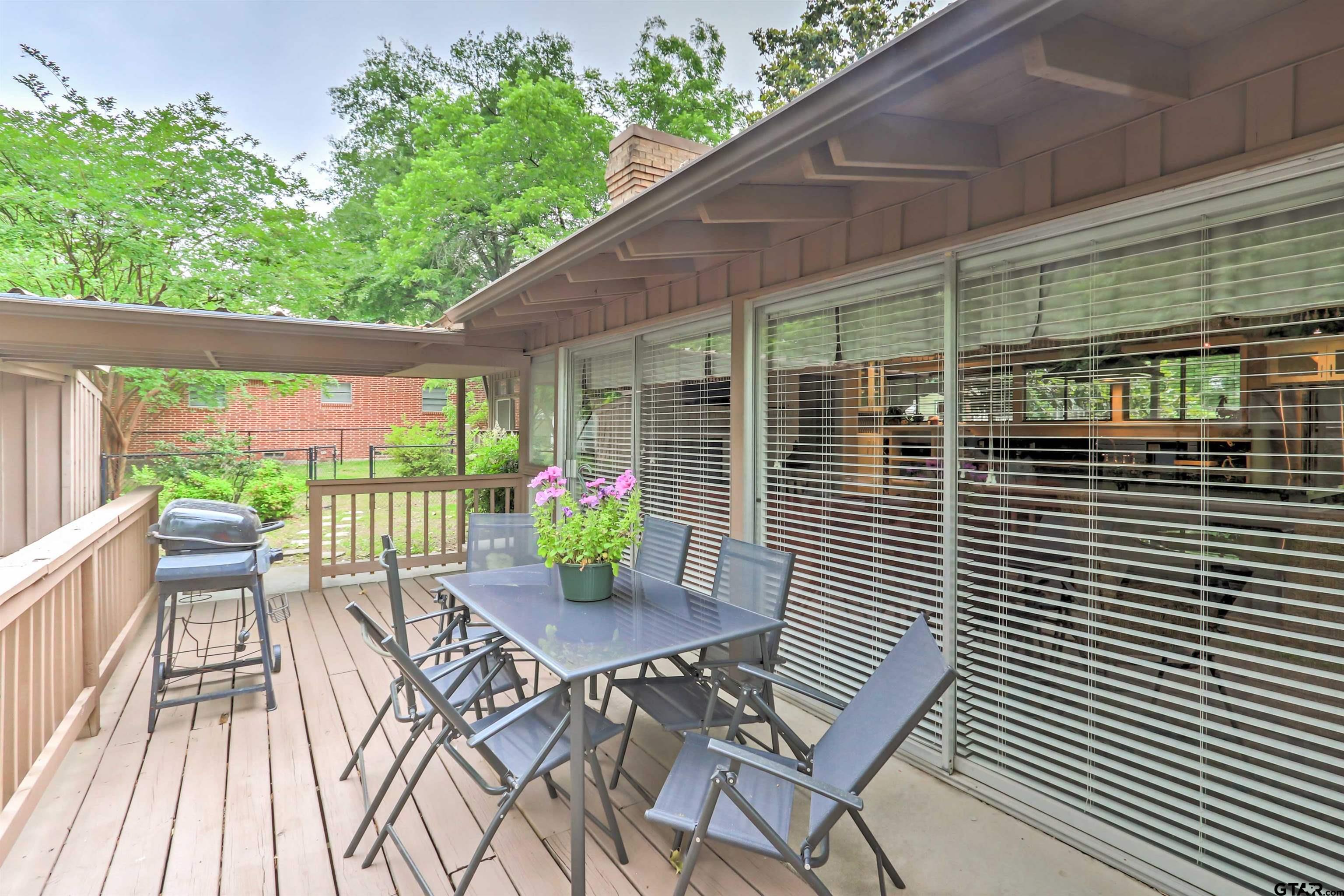 306 E Pine