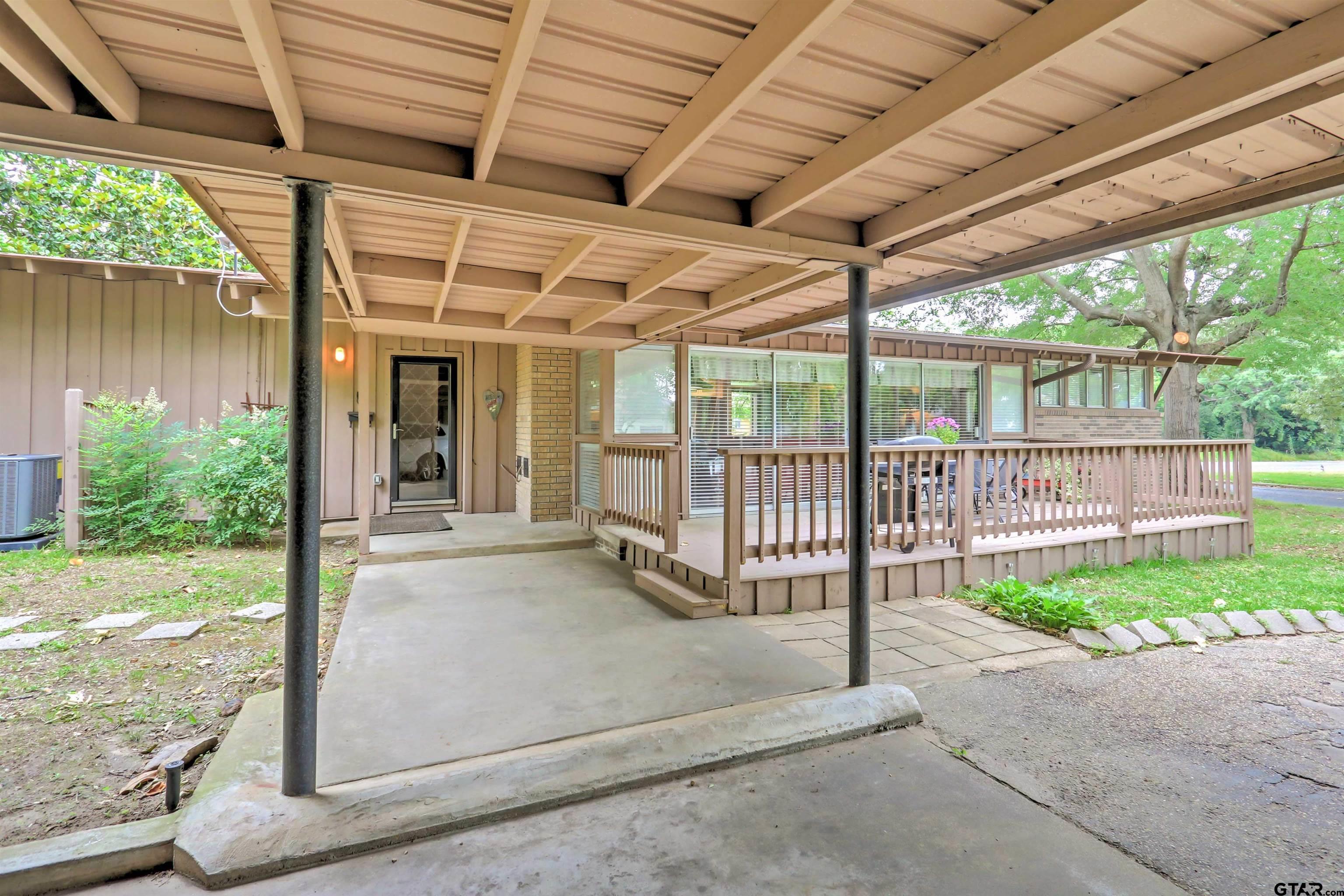 306 E Pine