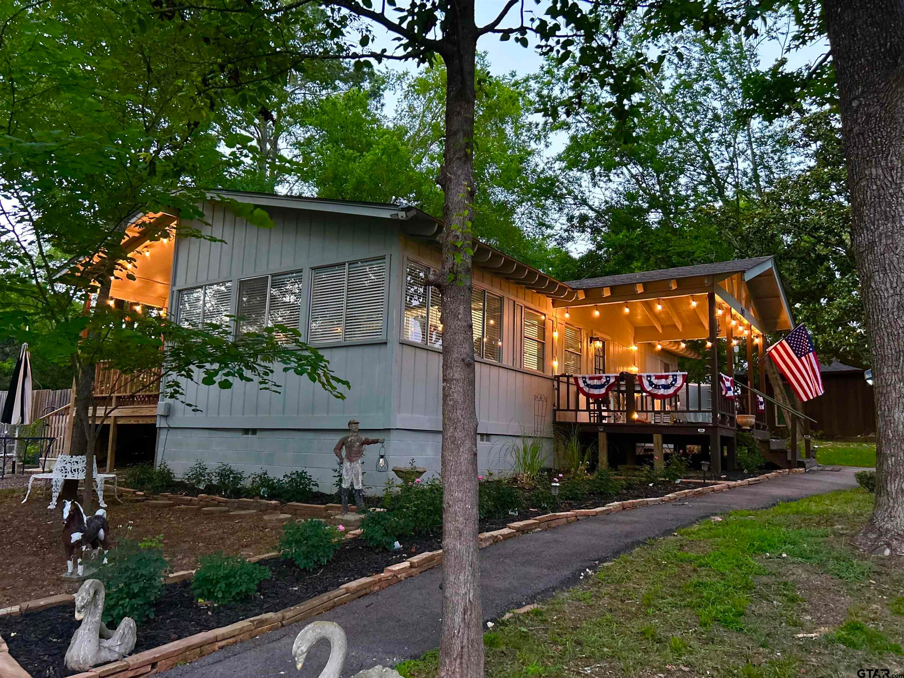 1513 W Tanglewood Dr