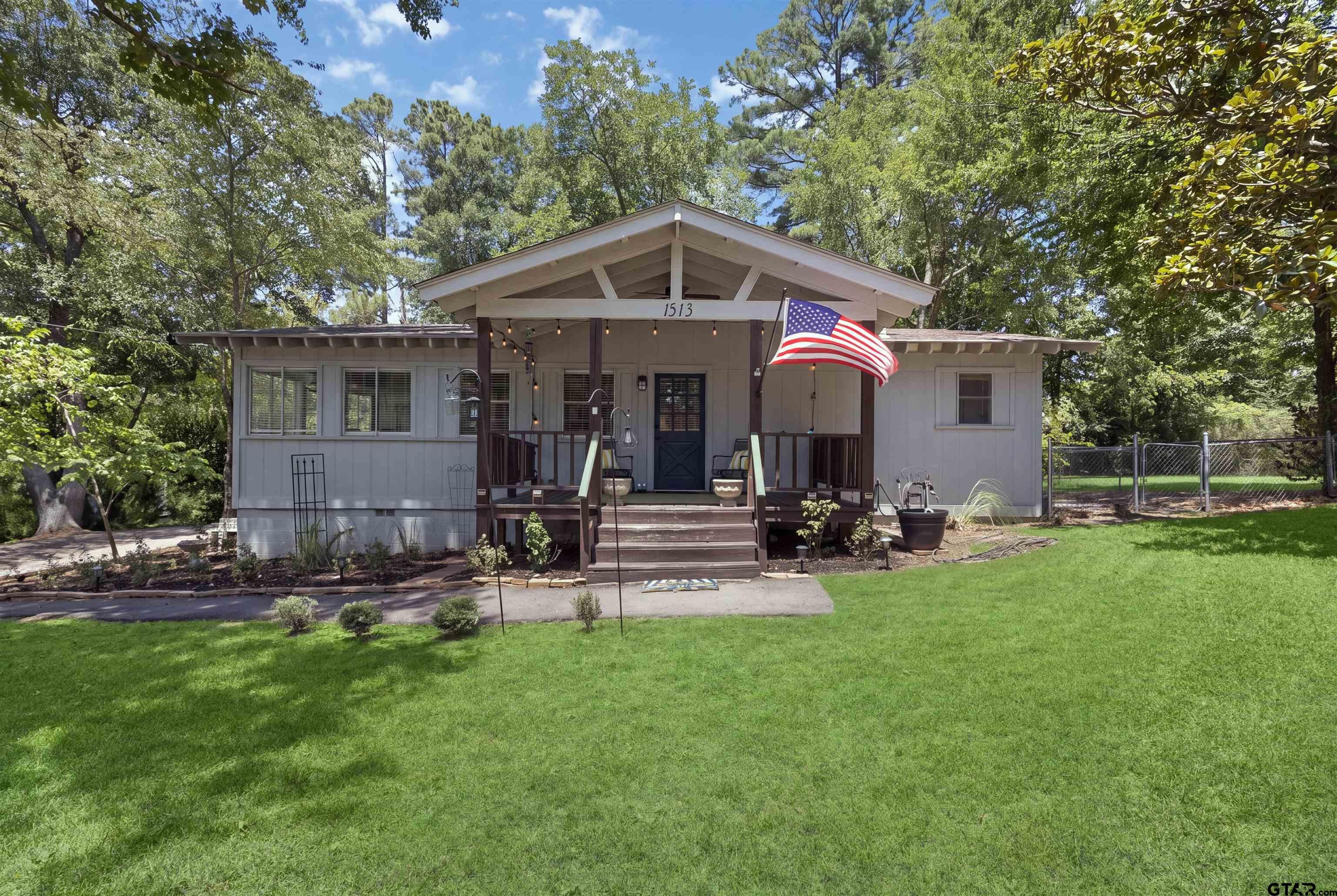 1513 W Tanglewood Dr