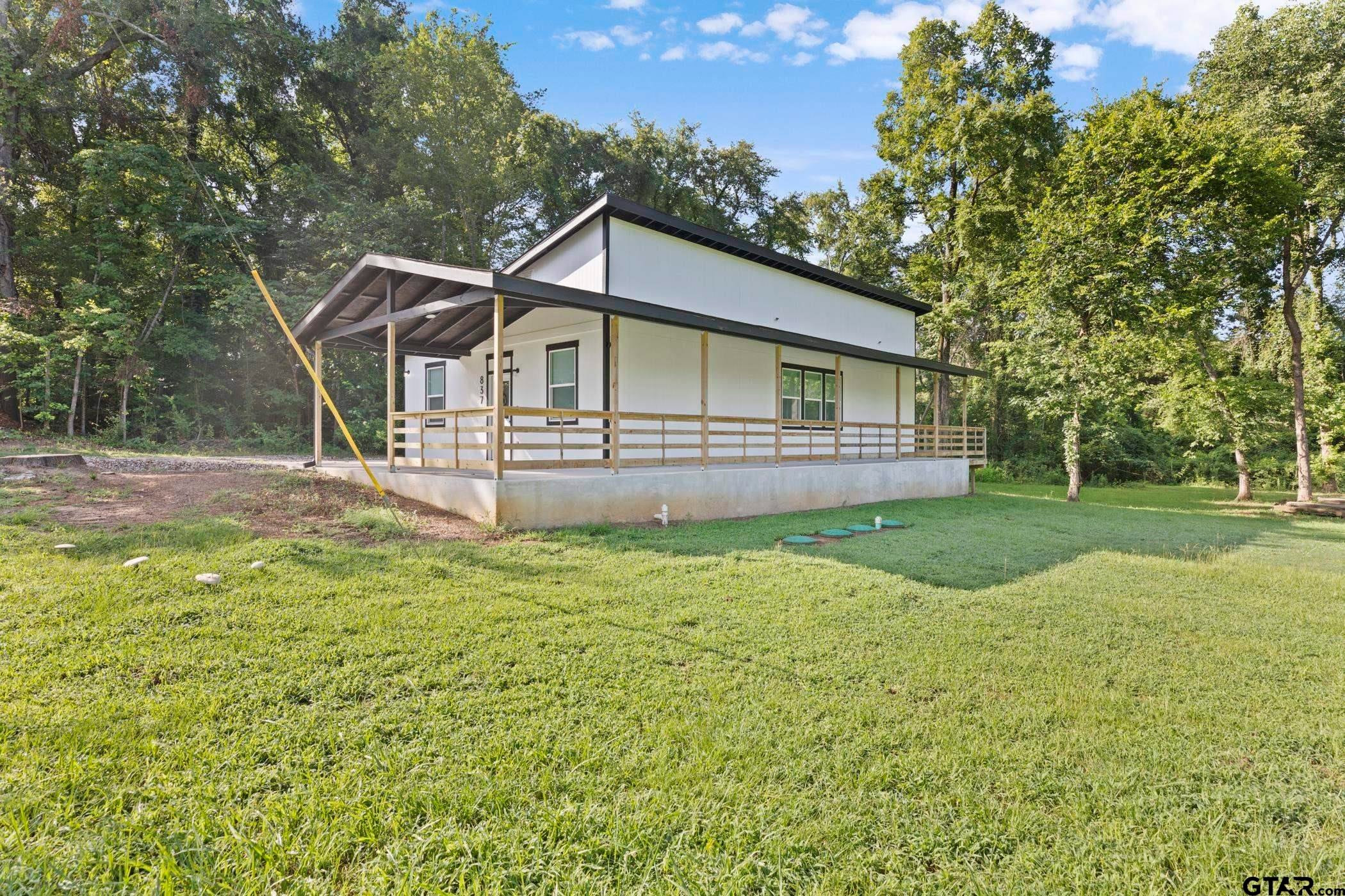 837 Red Bud Cir