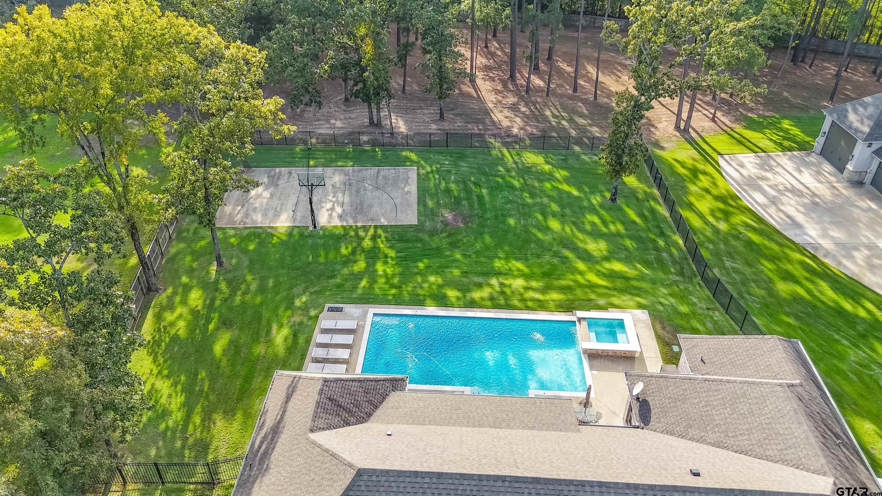 1401 Vanderbilt Dr