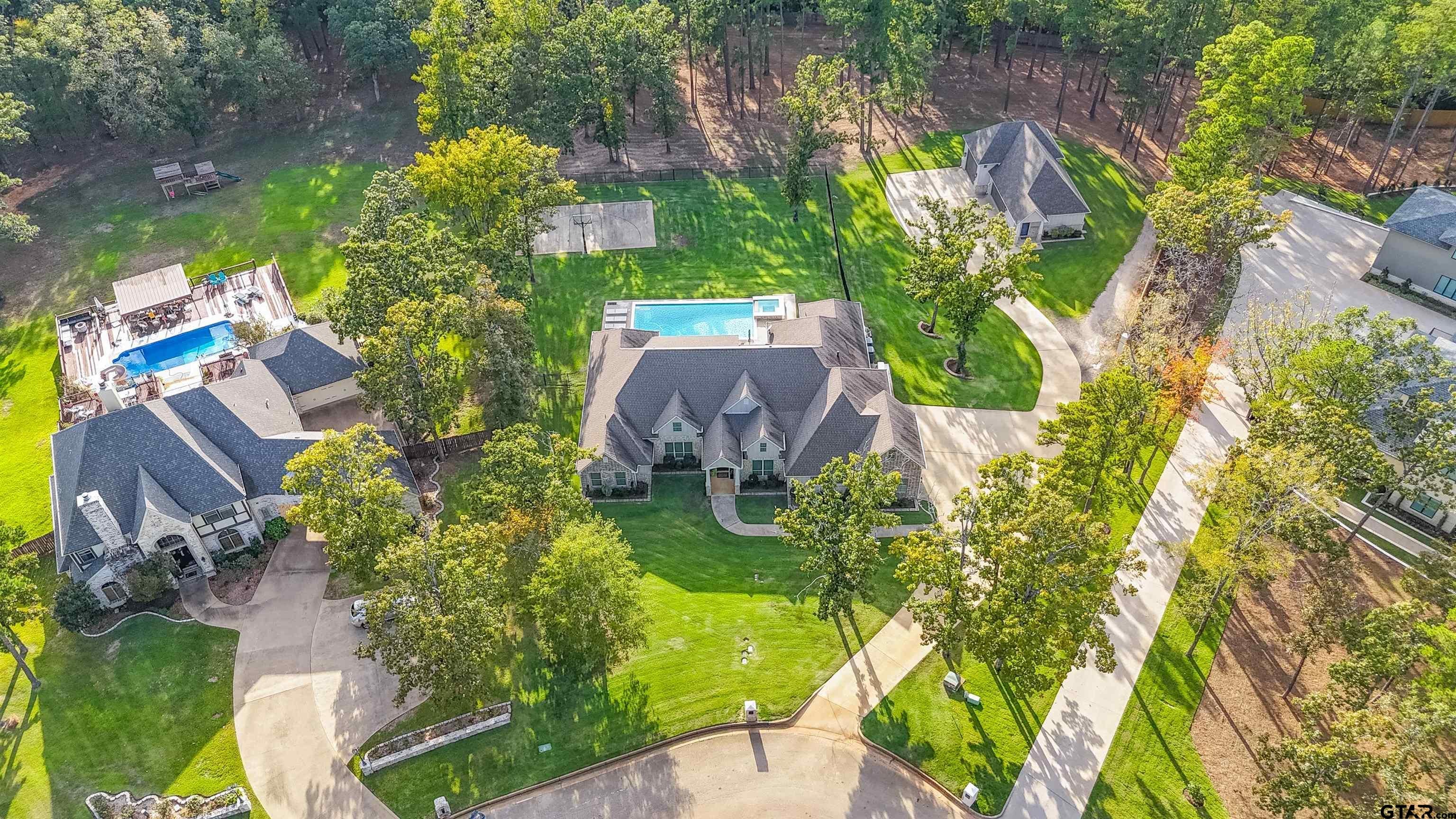 1401 Vanderbilt Dr