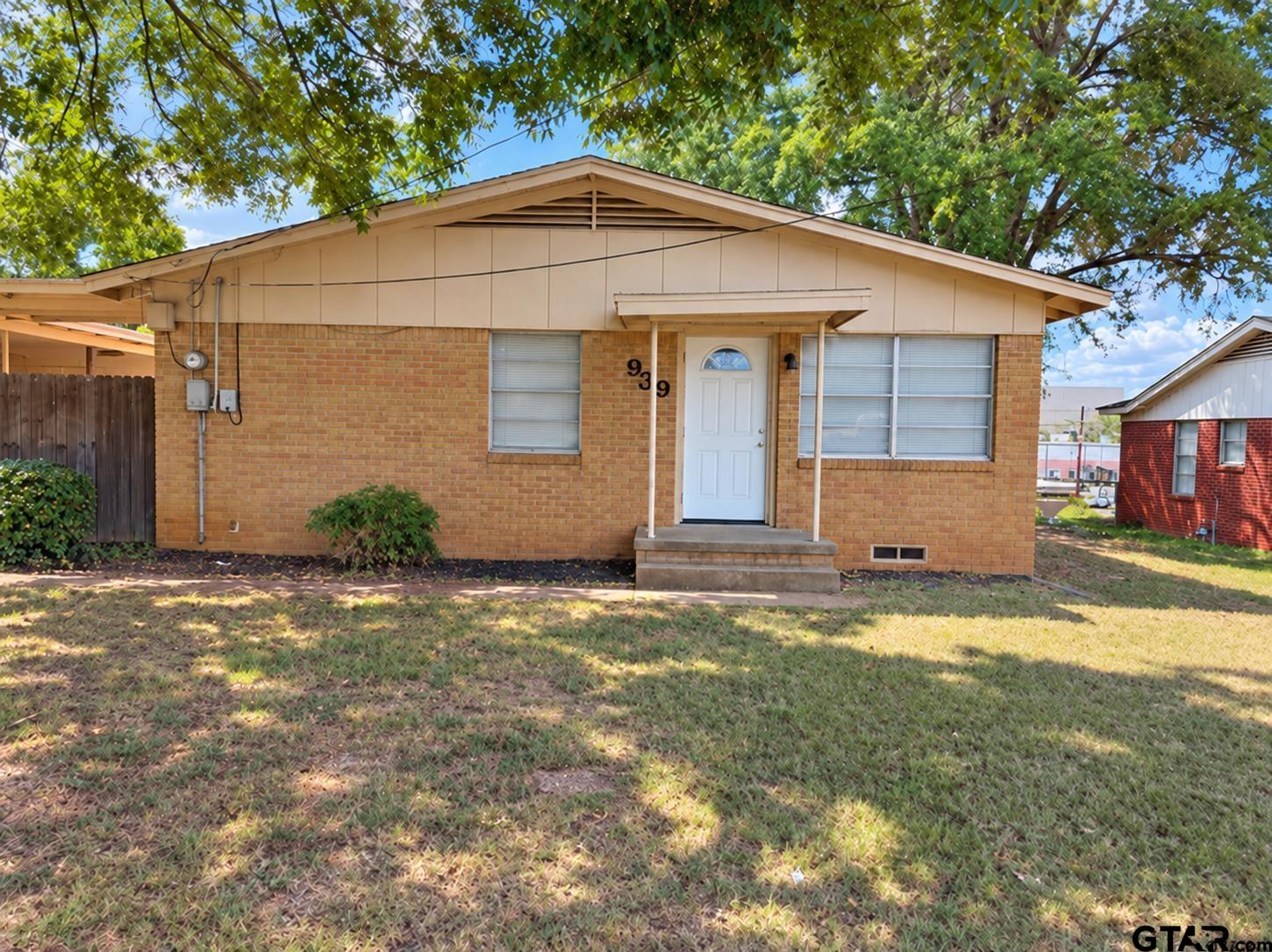 939 Magnolia