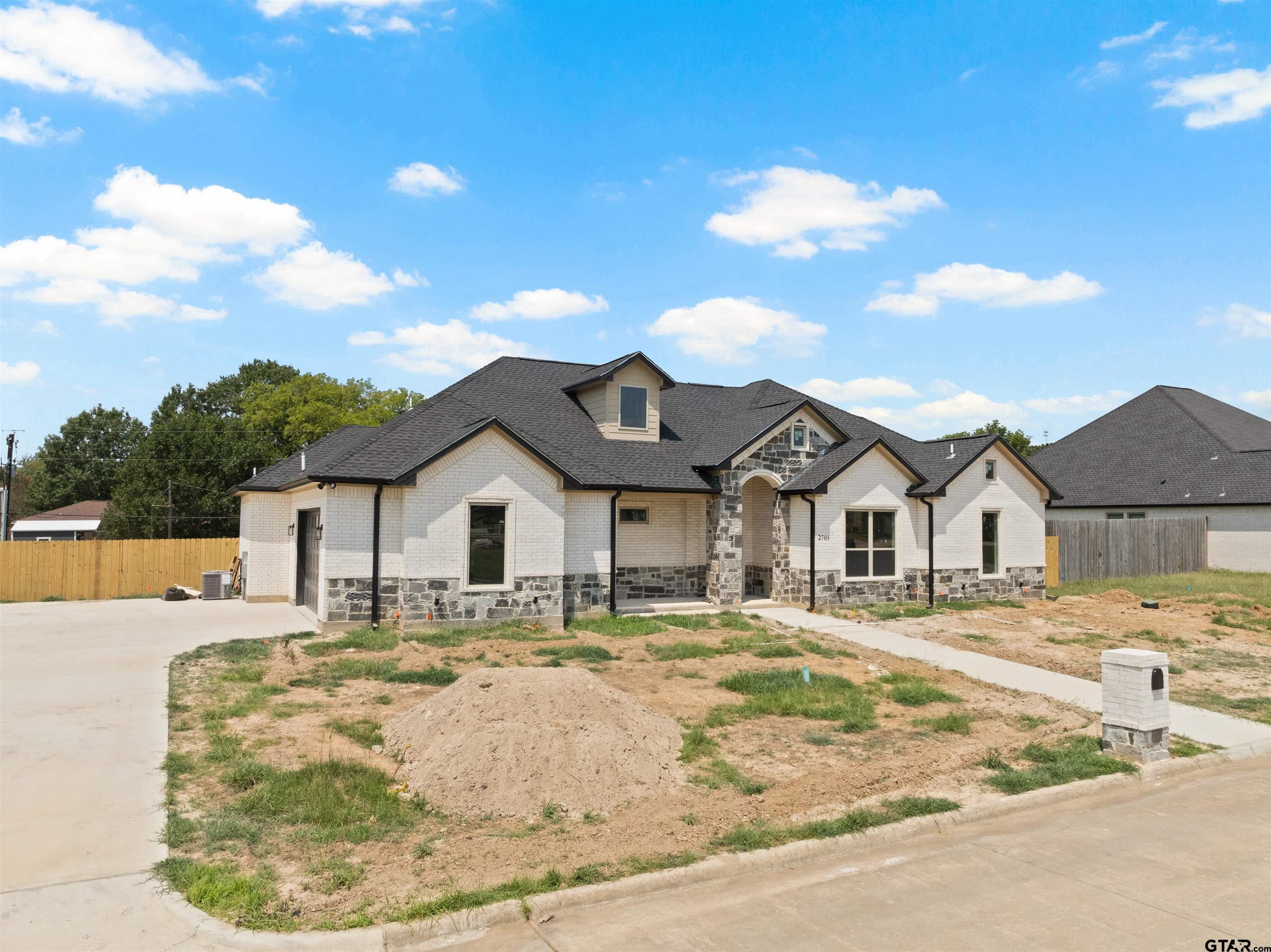 2705 Stone Briar