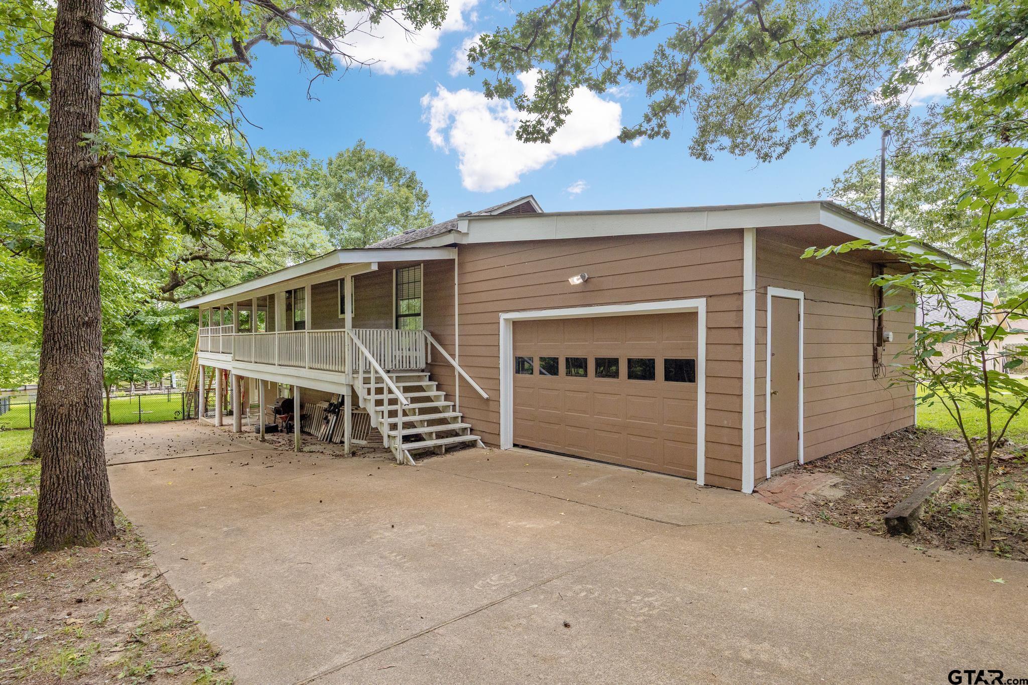17414 Lakeview Dr