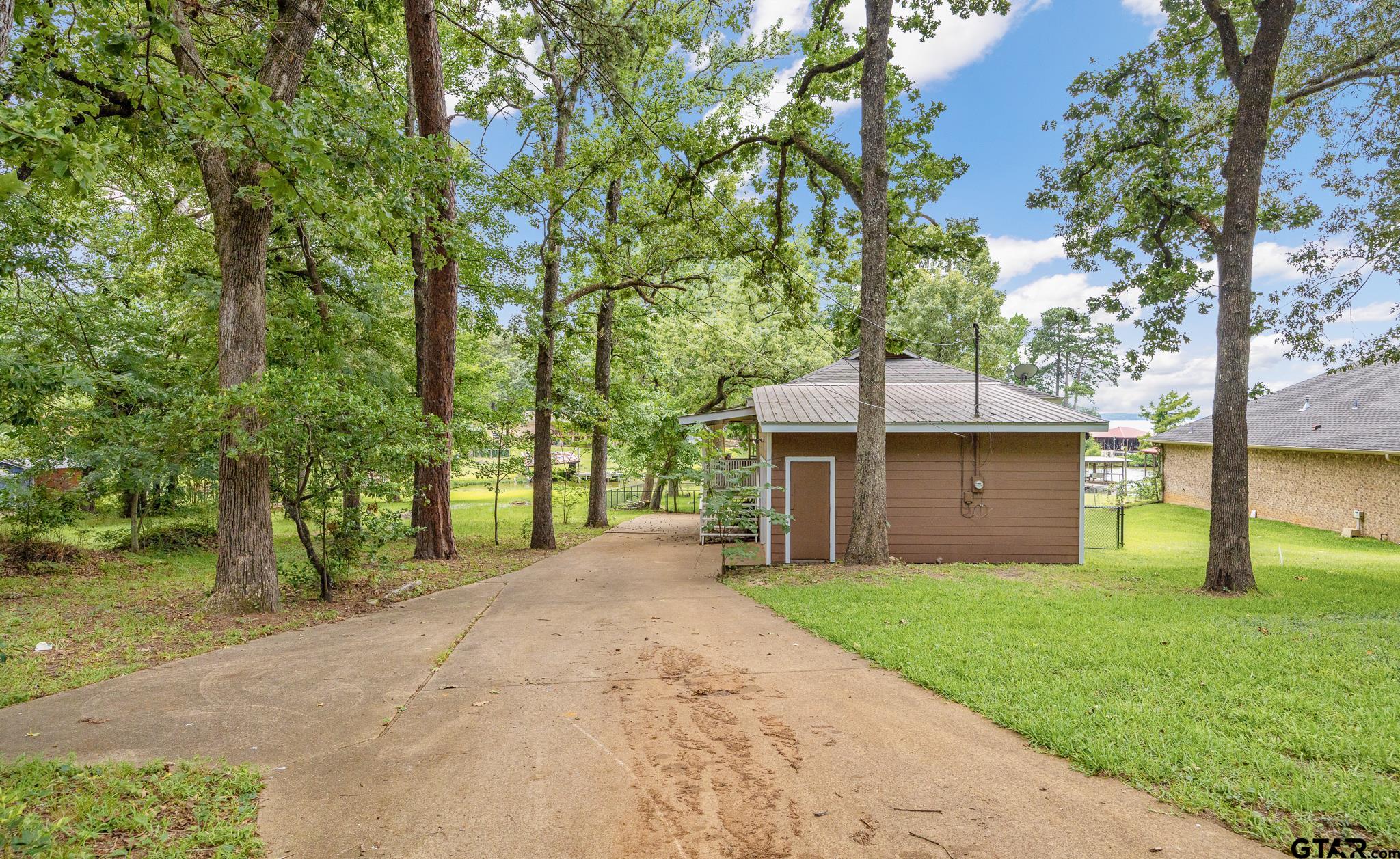 17414 Lakeview Dr