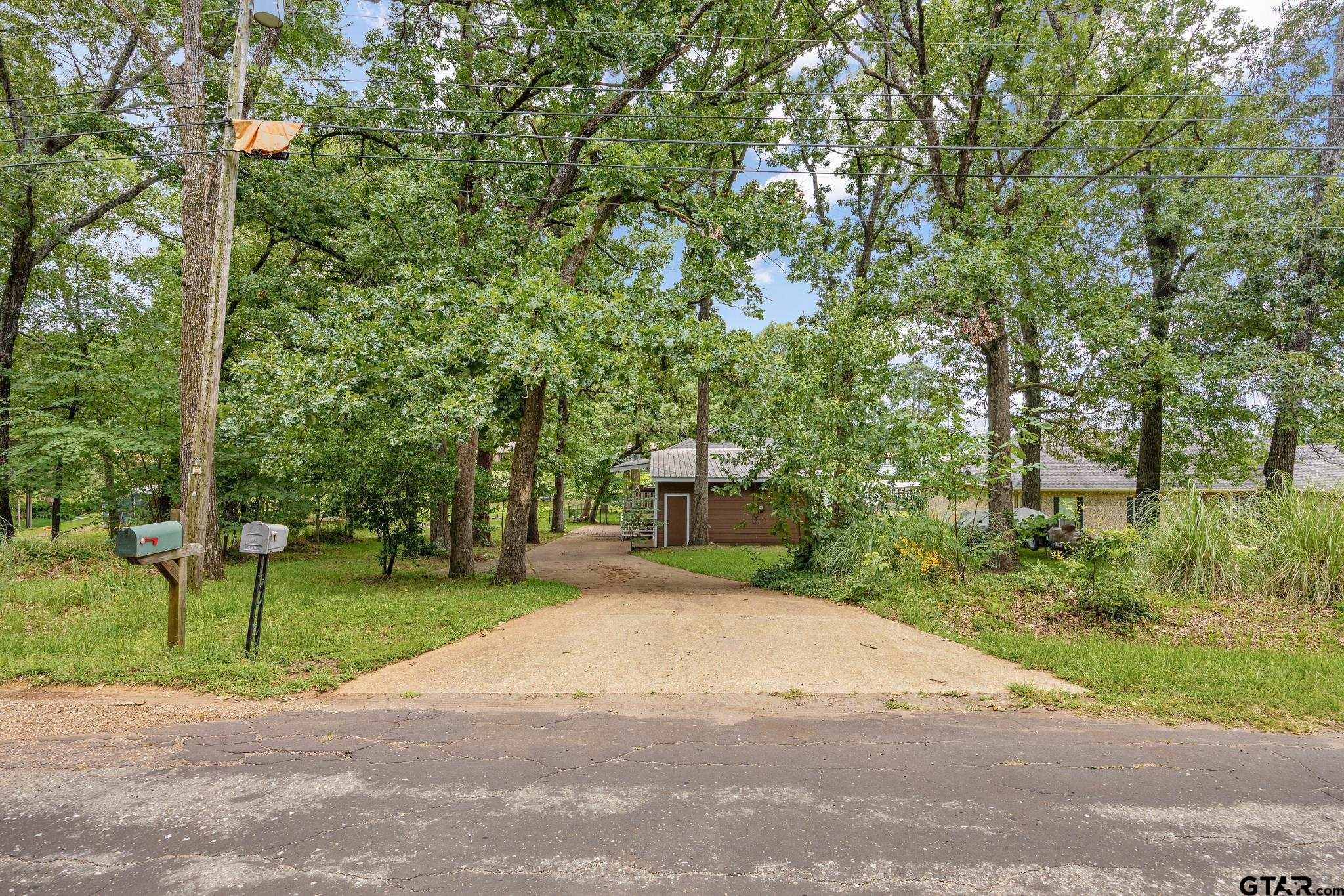 17414 Lakeview Dr